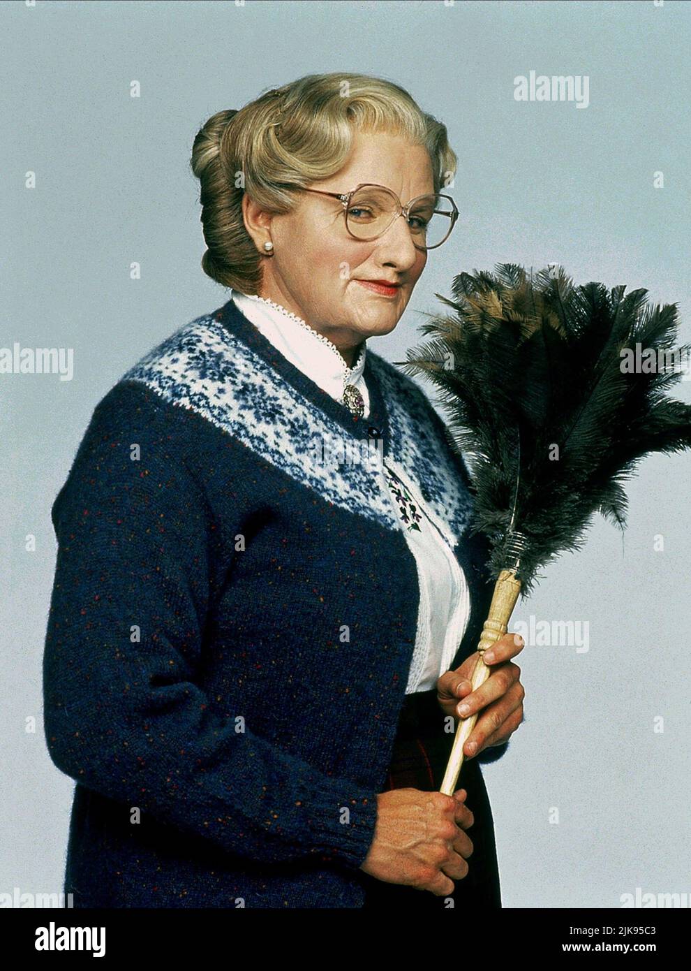 Robin Williams Film: Mrs. Doubtfire (USA 1993) Characters: Daniel Hillard  Director: Chris Columbus 24 November 1993   **WARNING** This Photograph is for editorial use only and is the copyright of 20TH CENTURY FOX and/or the Photographer assigned by the Film or Production Company and can only be reproduced by publications in conjunction with the promotion of the above Film. A Mandatory Credit To 20TH CENTURY FOX is required. The Photographer should also be credited when known. No commercial use can be granted without written authority from the Film Company. Stock Photo