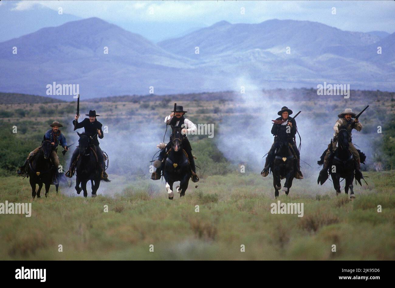 Val Kilmer & Kurt Russell  Film Tombstone (USA 1983) Characters: Doc Holliday & Wyatt Earp  Director: George P. Cosmatos 25 December 1993   **WARNING** This Photograph is for editorial use only and is the copyright of BUENA VISTA and/or the Photographer assigned by the  Film or Production Company and can only be reproduced by publications in conjunction with the promotion of the above  Film. A Mandatory Credit To BUENA VISTA is required. The Photographer should also be credited when known. No commercial use can be granted without written authority from the  Film Company. Stock Photo