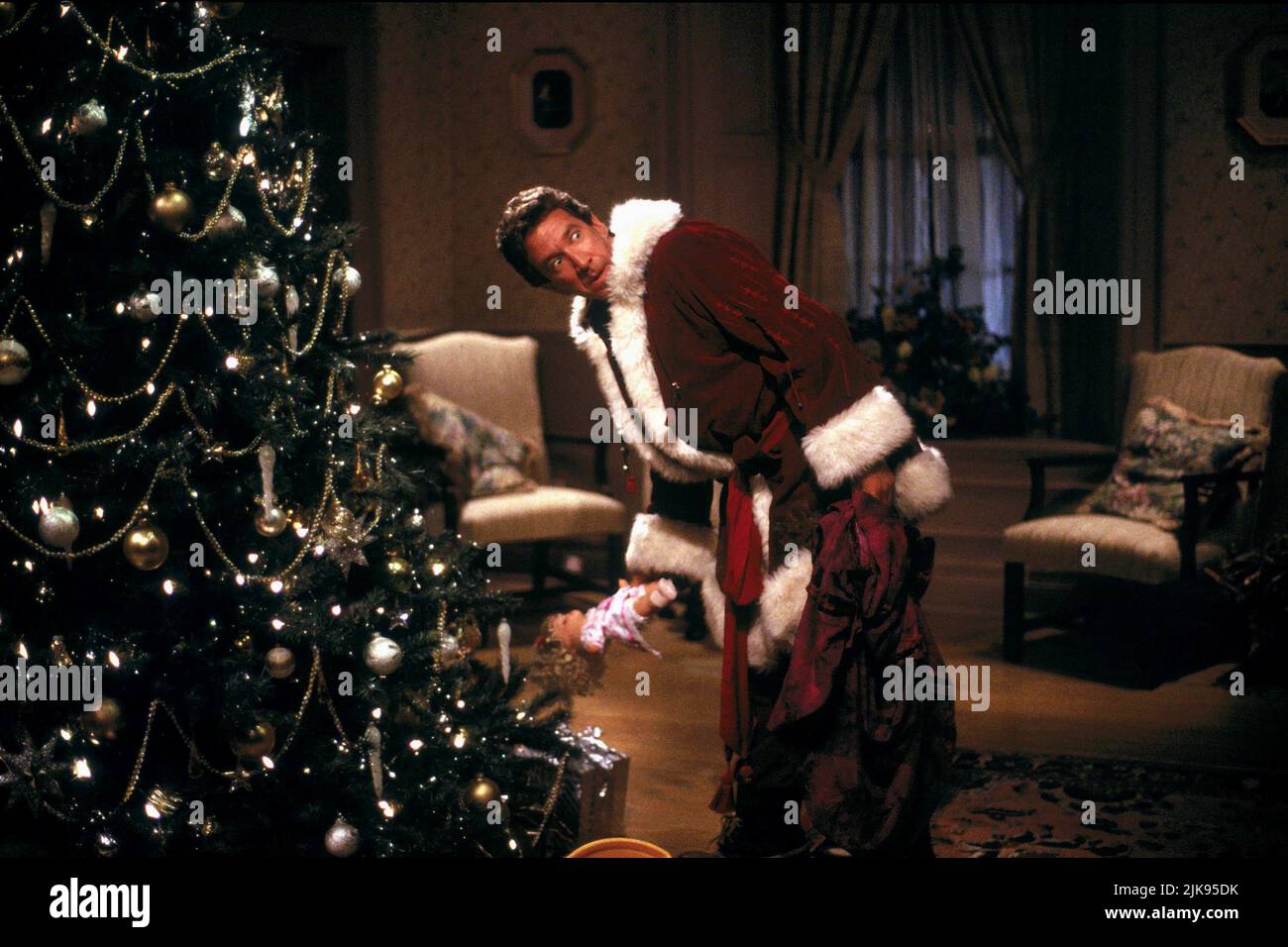Tim Allen Film: The Santa Clause (USA 1994) Characters: Scott Calvin  Director: John Pasquin 11 November 1994   **WARNING** This Photograph is for editorial use only and is the copyright of DISNEY and/or the Photographer assigned by the Film or Production Company and can only be reproduced by publications in conjunction with the promotion of the above Film. A Mandatory Credit To DISNEY is required. The Photographer should also be credited when known. No commercial use can be granted without written authority from the Film Company. Stock Photo