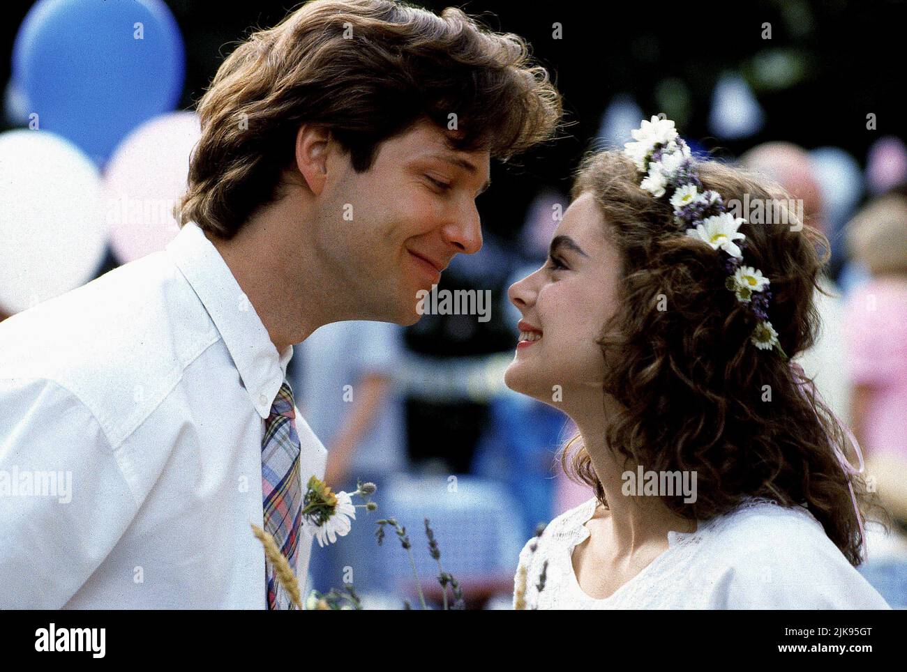 George Newbern & Kimberly Williams Film: Father Of The Bride (USA 1991) Characters: Bryan MacKenzie &  Director: Charles Shyer 20 December 1991   **WARNING** This Photograph is for editorial use only and is the copyright of TOUCHSTONE and/or the Photographer assigned by the Film or Production Company and can only be reproduced by publications in conjunction with the promotion of the above Film. A Mandatory Credit To TOUCHSTONE is required. The Photographer should also be credited when known. No commercial use can be granted without written authority from the Film Company. Stock Photo