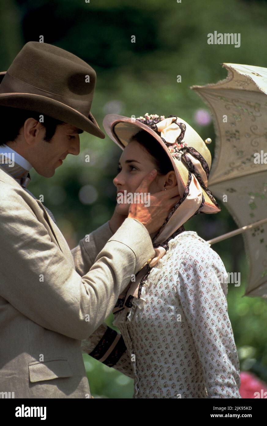 Daniel Day-Lewis & Winona Ryder Film: The Age Of Innocence (1993) Characters: Newland Archer & May Welland  Director: Martin Scorsese 31 August 1993   **WARNING** This Photograph is for editorial use only and is the copyright of COLUMBIA and/or the Photographer assigned by the Film or Production Company and can only be reproduced by publications in conjunction with the promotion of the above Film. A Mandatory Credit To COLUMBIA is required. The Photographer should also be credited when known. No commercial use can be granted without written authority from the Film Company. Stock Photo