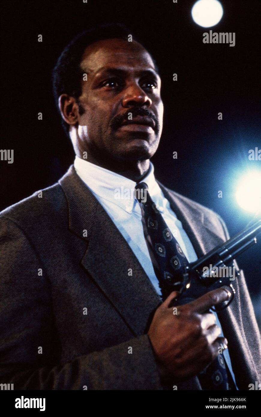 Danny Glover Film: Lethal Weapon 3 (USA 1992) Characters: Roger Murtaugh  / Titel Auch: 'Lethal Weapon 3: Die Profis Sind Zurück' Director: Richard Donner 11 May 1992   **WARNING** This Photograph is for editorial use only and is the copyright of WARNER BROS. and/or the Photographer assigned by the Film or Production Company and can only be reproduced by publications in conjunction with the promotion of the above Film. A Mandatory Credit To WARNER BROS. is required. The Photographer should also be credited when known. No commercial use can be granted without written authority from the Film Com Stock Photo