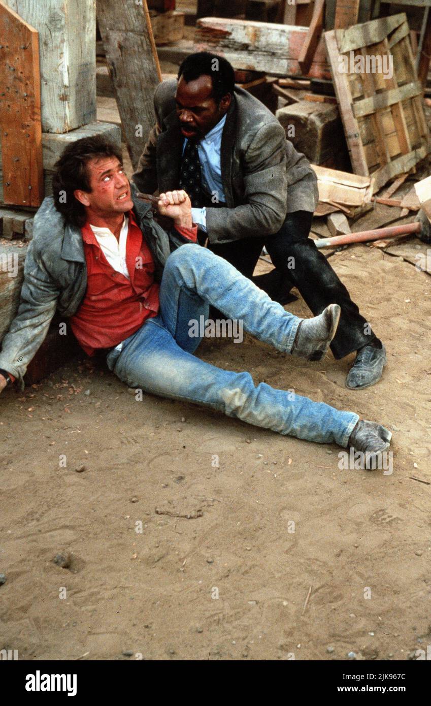 Mel Gibson & Danny Glover Film: Lethal Weapon 3 (USA 1992) Characters: Martin Riggs & Roger Murtaugh  / Titel Auch: 'Lethal Weapon 3: Die Profis Sind Zurück' Director: Richard Donner 11 May 1992   **WARNING** This Photograph is for editorial use only and is the copyright of WARNER BROS. and/or the Photographer assigned by the Film or Production Company and can only be reproduced by publications in conjunction with the promotion of the above Film. A Mandatory Credit To WARNER BROS. is required. The Photographer should also be credited when known. No commercial use can be granted without written Stock Photo