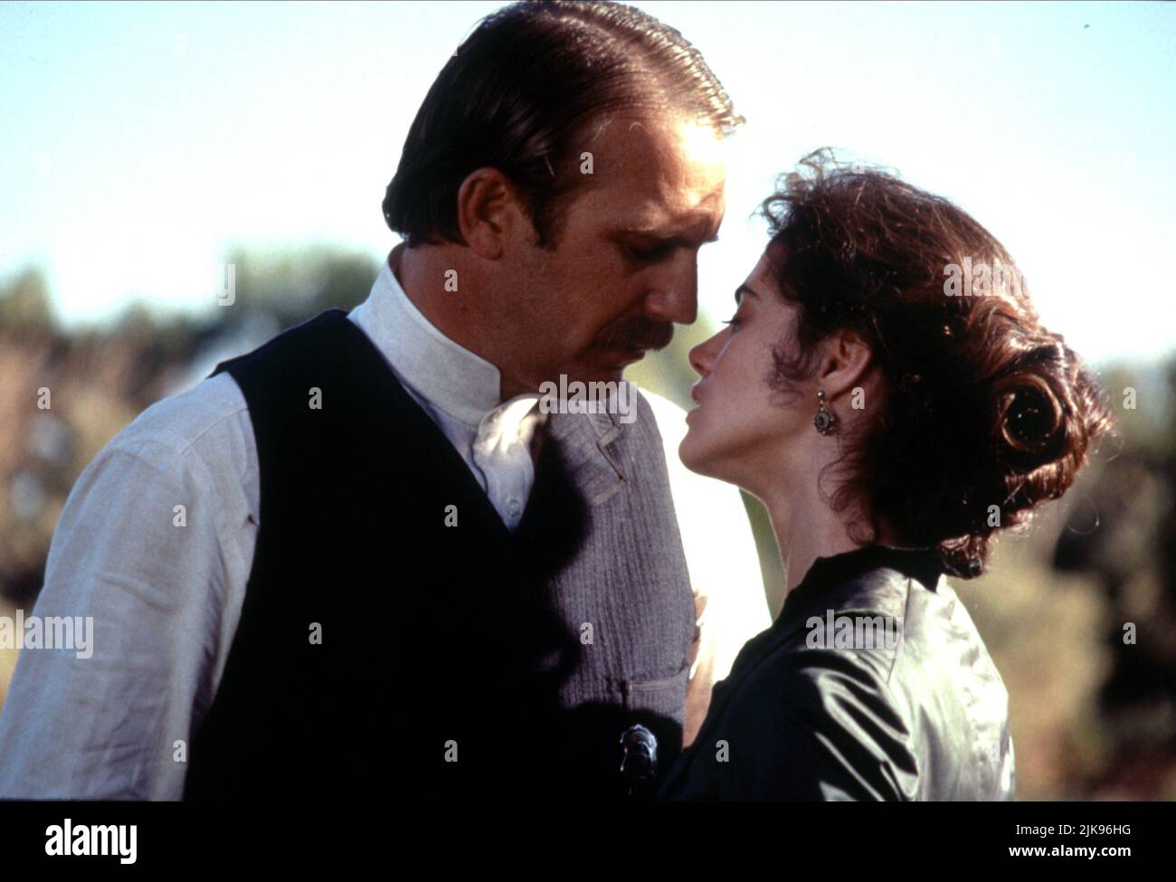 Kevin Costner & Joanna Going Film: Wyatt Earp (USA 1994) Characters: Wyatt Earp & Josie Marcus  Director: Lawrence Kasdan 24 June 1994   **WARNING** This Photograph is for editorial use only and is the copyright of WARNER BROS. and/or the Photographer assigned by the Film or Production Company and can only be reproduced by publications in conjunction with the promotion of the above Film. A Mandatory Credit To WARNER BROS. is required. The Photographer should also be credited when known. No commercial use can be granted without written authority from the Film Company. Stock Photo