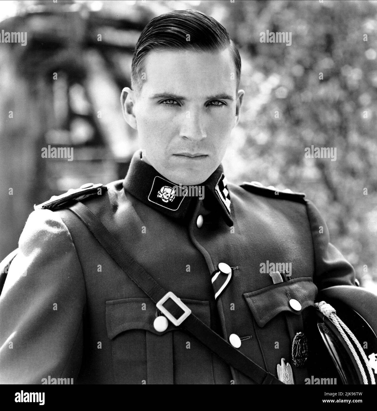 Ralph Fiennes Film: Schindler'S List (USA 1993) Characters: Amon Goet  Director: Steven Spielberg 30 November 1993   **WARNING** This Photograph is for editorial use only and is the copyright of UNIVERSAL and/or the Photographer assigned by the Film or Production Company and can only be reproduced by publications in conjunction with the promotion of the above Film. A Mandatory Credit To UNIVERSAL is required. The Photographer should also be credited when known. No commercial use can be granted without written authority from the Film Company. Stock Photo