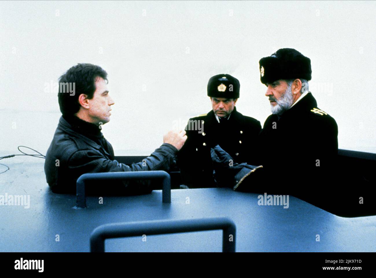 John Mctiernan, Sam Neill & Sean Connery Film: The Hunt For Red October (USA 1990) Characters: , Captain 2nd Rank Vasily Borodin, Captain Marko Ramius  / Literaturverfilmung (Based On The Book By  Tom Clancy) Director: John Mctiernan 02 March 1990   **WARNING** This Photograph is for editorial use only and is the copyright of PARAMOUNT PICTURES and/or the Photographer assigned by the Film or Production Company and can only be reproduced by publications in conjunction with the promotion of the above Film. A Mandatory Credit To PARAMOUNT PICTURES is required. The Photographer should also be cred Stock Photo