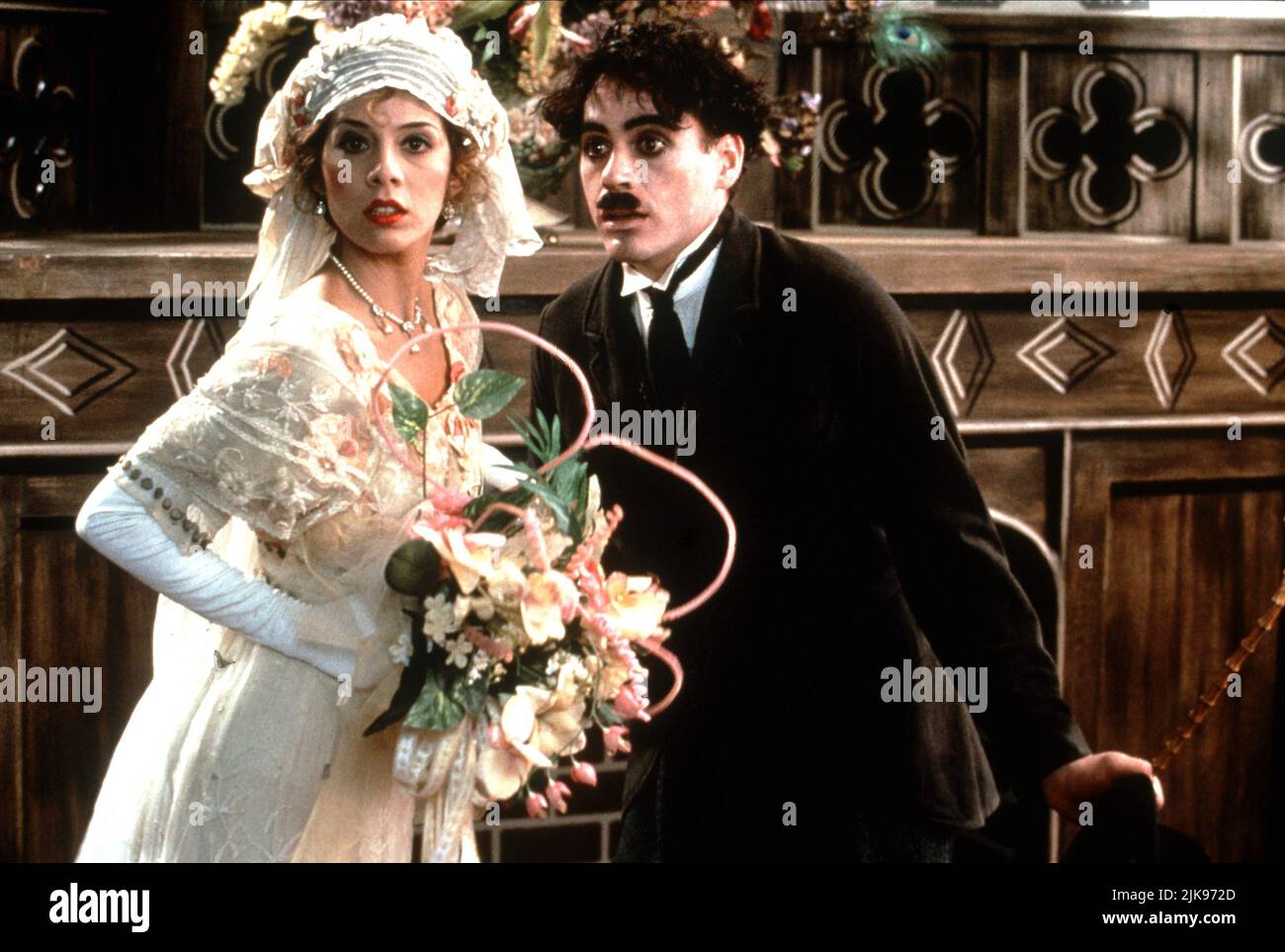 Marisa Tomei & Robert Downey Jr. Film: Chaplin (USA/UK/FR/IT/JP 1992) Characters: CHARLES SPENCER CHAPLIN, Mabel Normand  Director: Richard Attenborough 16 December 1992   **WARNING** This Photograph is for editorial use only and is the copyright of CAROLCO PICTURES and/or the Photographer assigned by the Film or Production Company and can only be reproduced by publications in conjunction with the promotion of the above Film. A Mandatory Credit To CAROLCO PICTURES is required. The Photographer should also be credited when known. No commercial use can be granted without written authority from t Stock Photo