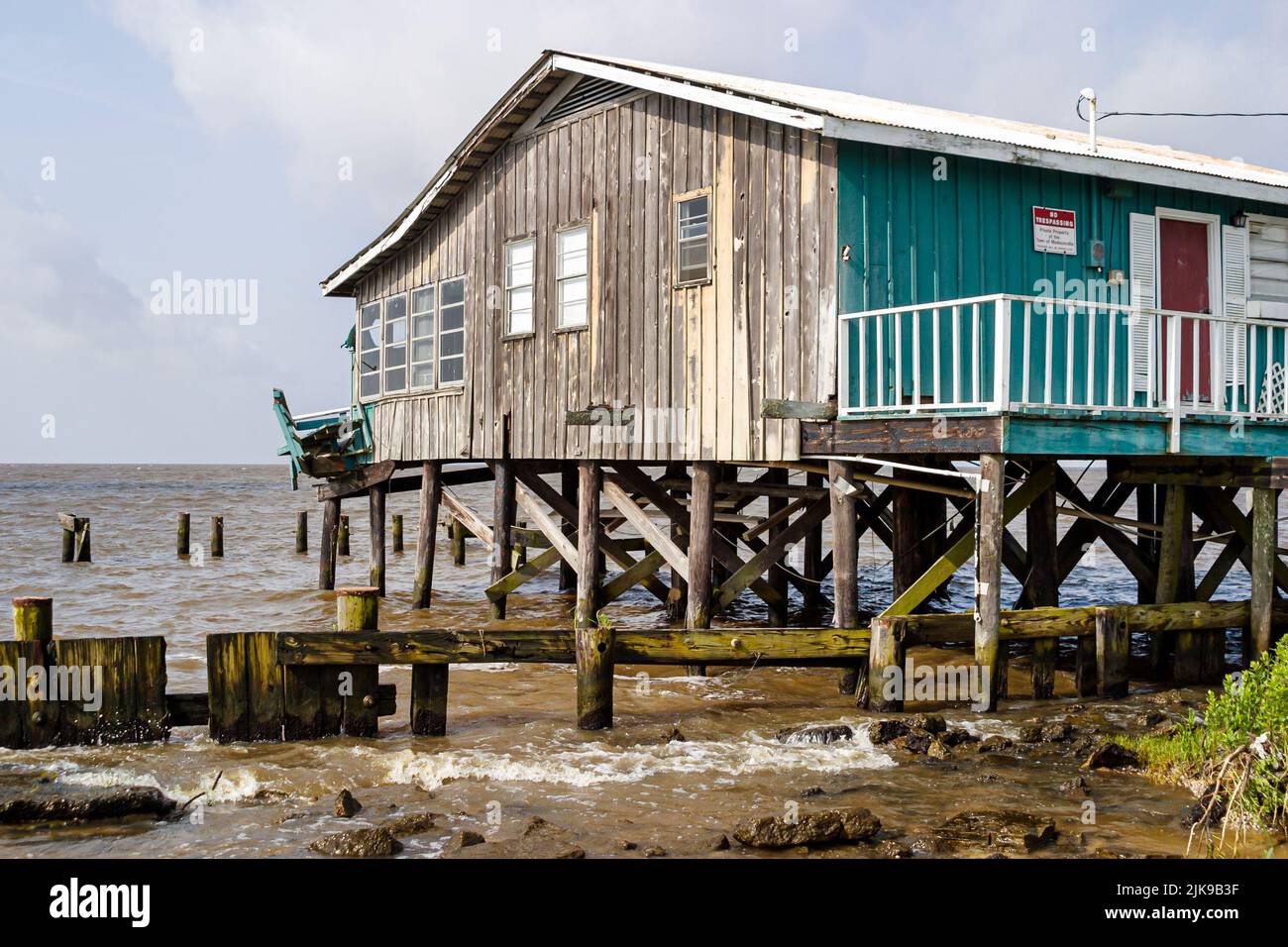 House houses home along lake pontchartrain built on stilts hires stock