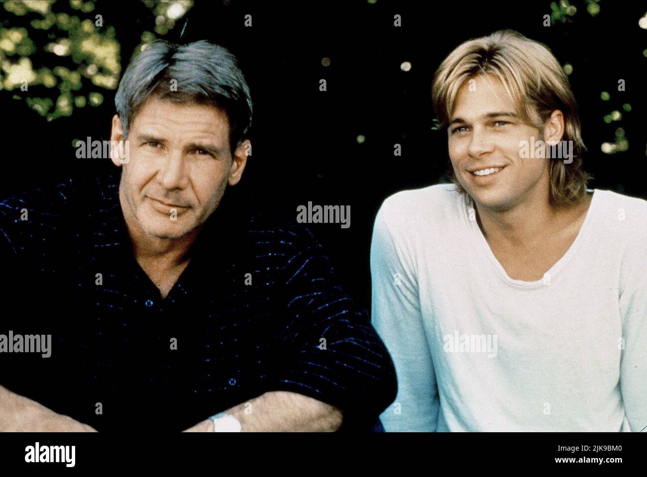 Harrison Ford & Brad Pitt Film: The Devil'S Own (USA 1997) Characters: Tom O'Meara & Rory Devaney  Director: Alan J. Pakula 13 March 1997   **WARNING** This Photograph is for editorial use only and is the copyright of COLUMBIA PICTURES and/or the Photographer assigned by the Film or Production Company and can only be reproduced by publications in conjunction with the promotion of the above Film. A Mandatory Credit To COLUMBIA PICTURES is required. The Photographer should also be credited when known. No commercial use can be granted without written authority from the Film Company. Stock Photo