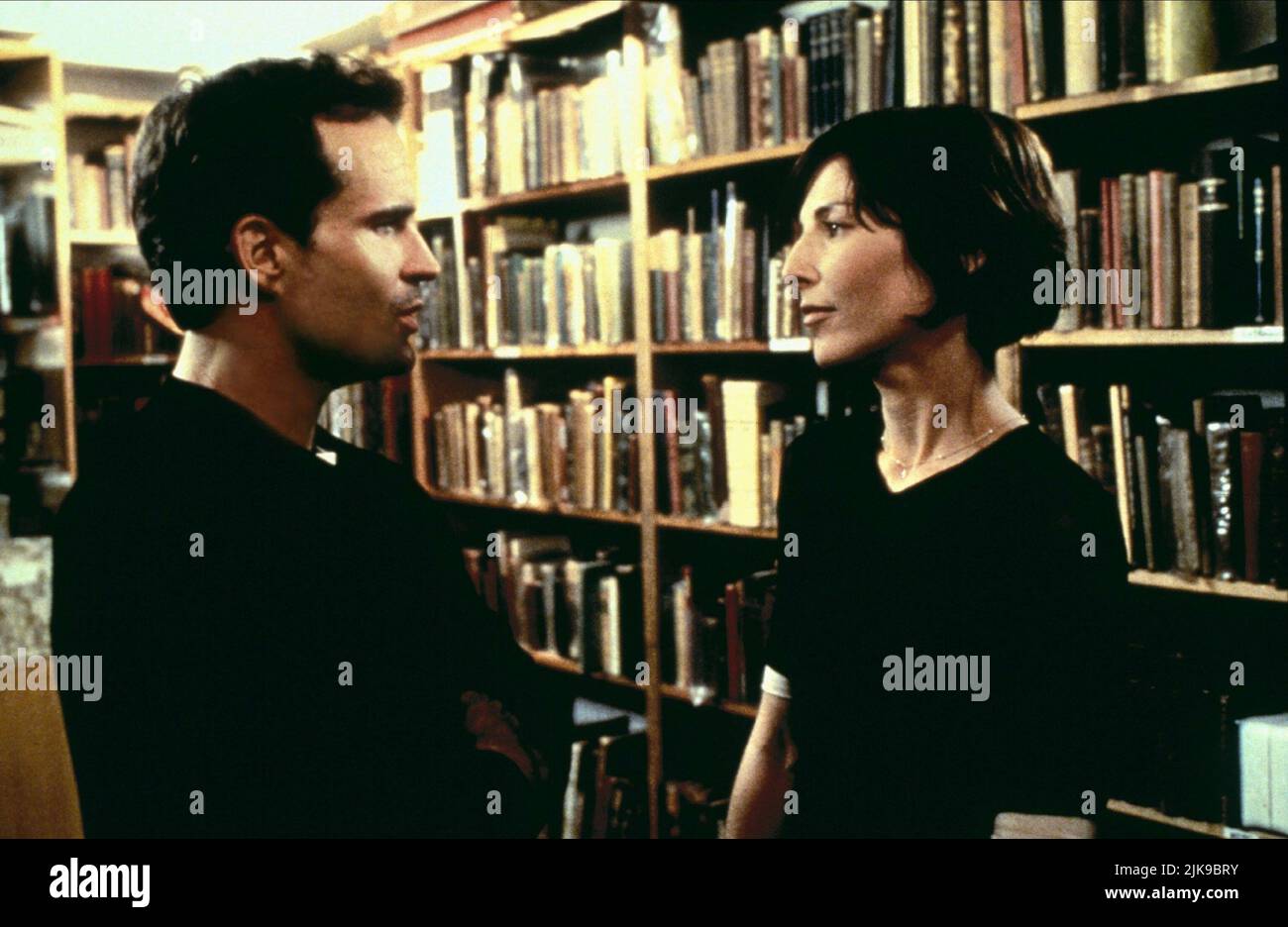 Jason Patric & Catherine Keener Film: Your Friends & Neighbors (1997) Characters: Cary, Terri  Director: Neil Labute 19 August 1998   **WARNING** This Photograph is for editorial use only and is the copyright of UNIVERSAL and/or the Photographer assigned by the Film or Production Company and can only be reproduced by publications in conjunction with the promotion of the above Film. A Mandatory Credit To UNIVERSAL is required. The Photographer should also be credited when known. No commercial use can be granted without written authority from the Film Company. Stock Photo