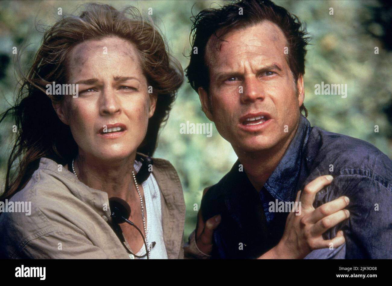 Helen Hunt & Bill Paxton Film: Twister (USA 1996) Characters: Dr. Jo Harding & Bill Harding  Director: Jan De Bont 10 May 1996   **WARNING** This Photograph is for editorial use only and is the copyright of UNIVERSAL PICTURES and/or the Photographer assigned by the Film or Production Company and can only be reproduced by publications in conjunction with the promotion of the above Film. A Mandatory Credit To UNIVERSAL PICTURES is required. The Photographer should also be credited when known. No commercial use can be granted without written authority from the Film Company. Stock Photo