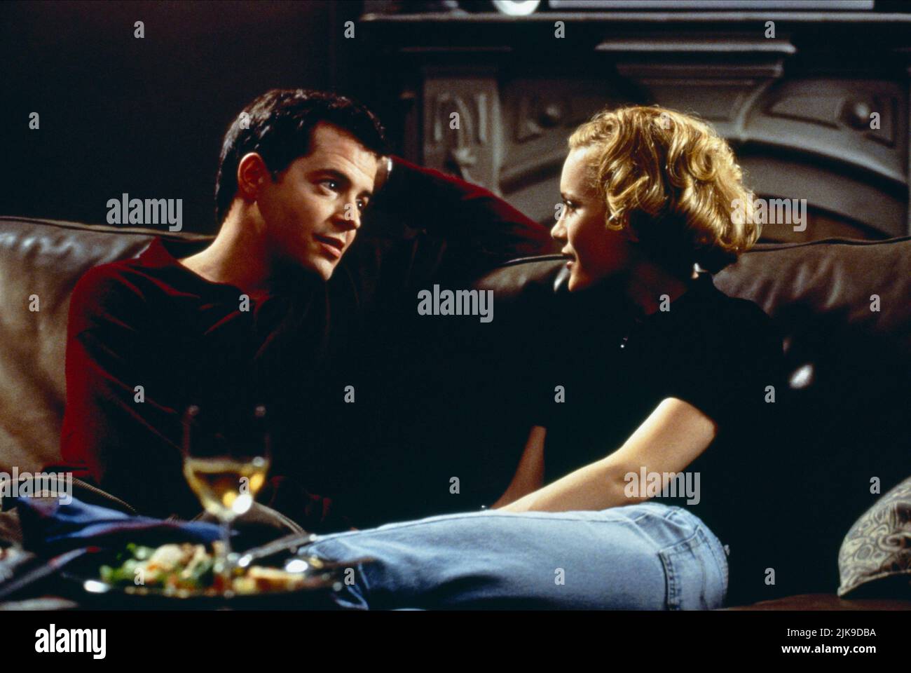 Matthew Broderick & Leslie Mann Film: The Cable Guy (USA 1996) Characters: Steven M. Kovacs, Robin Harris  Director: Ben Stiller 10 June 1996   **WARNING** This Photograph is for editorial use only and is the copyright of COLUMBIA and/or the Photographer assigned by the Film or Production Company and can only be reproduced by publications in conjunction with the promotion of the above Film. A Mandatory Credit To COLUMBIA is required. The Photographer should also be credited when known. No commercial use can be granted without written authority from the Film Company. Stock Photo