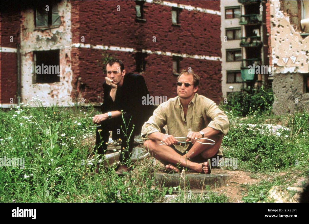 Stephen Dillane & Woody Harrelson Film: Welcome To Sarajevo (1997) Characters: Michael Henderson & Flynn  Director: Michael Winterbottom 09 May 1997   **WARNING** This Photograph is for editorial use only and is the copyright of CHANNEL FOUR FILMS and/or the Photographer assigned by the Film or Production Company and can only be reproduced by publications in conjunction with the promotion of the above Film. A Mandatory Credit To CHANNEL FOUR FILMS is required. The Photographer should also be credited when known. No commercial use can be granted without written authority from the Film Company. Stock Photo