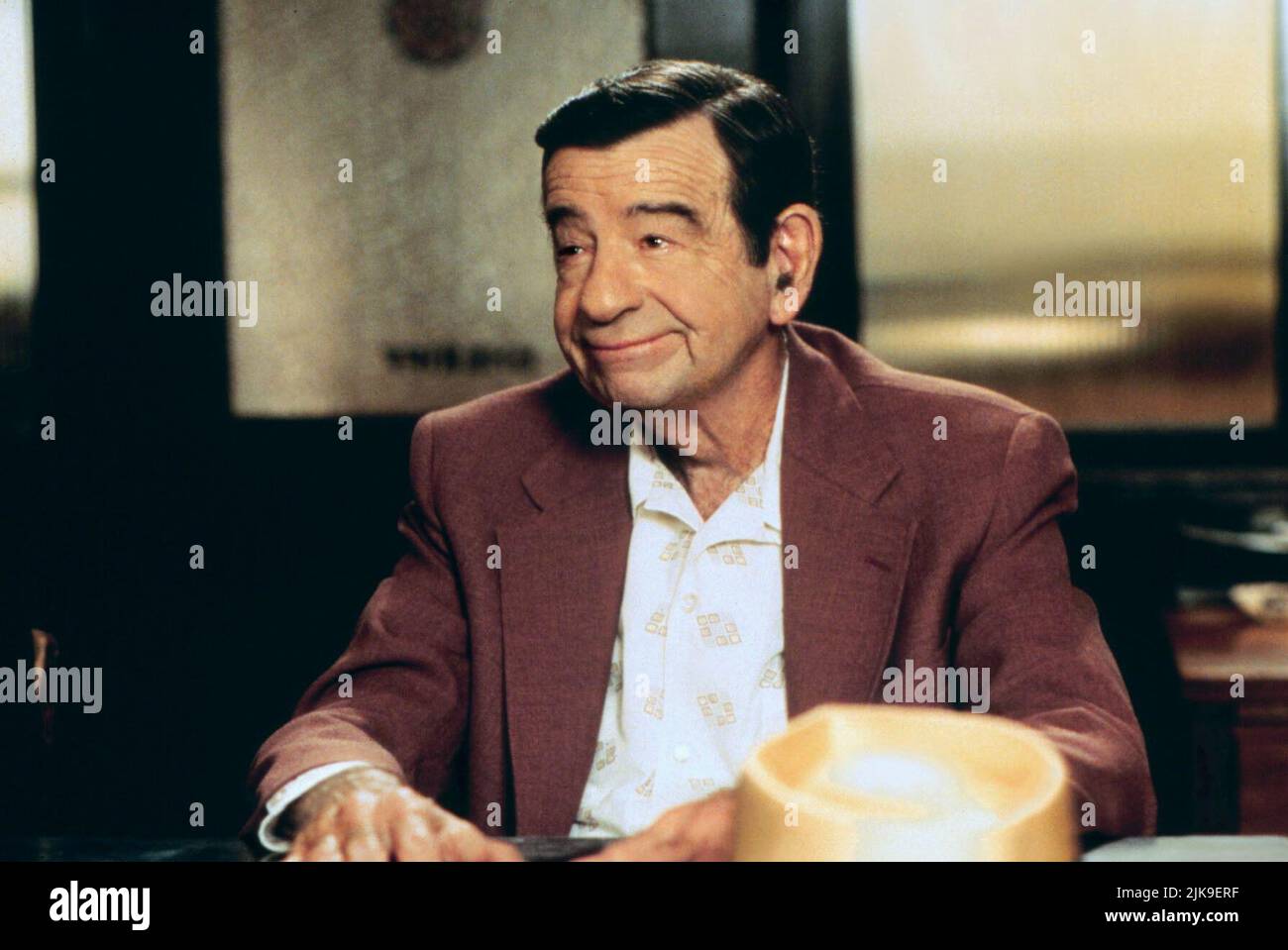 Walter Matthau Film: The Odd Couple Ii (USA 1988) Characters: Oscar Madison  Director: Howard Deutch 10 April 1998   **WARNING** This Photograph is for editorial use only and is the copyright of PARAMOUNT PICTURES and/or the Photographer assigned by the Film or Production Company and can only be reproduced by publications in conjunction with the promotion of the above Film. A Mandatory Credit To PARAMOUNT PICTURES is required. The Photographer should also be credited when known. No commercial use can be granted without written authority from the Film Company. Stock Photo