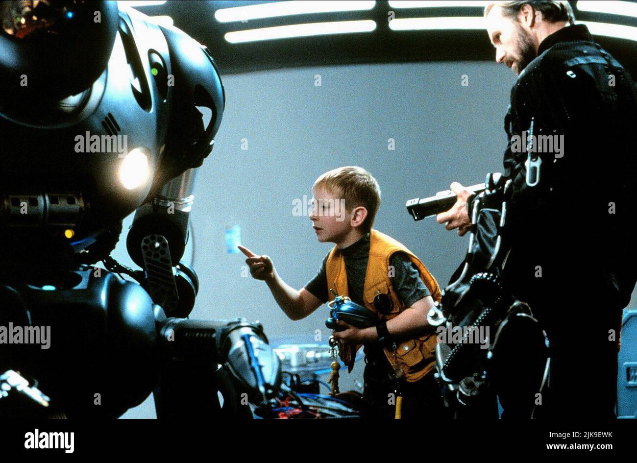 Jack Johnson & William Hurt Film: Lost In Space (USA 1998) Characters: Will Robinson & Prof. John Robinson  Director: Stephen Hopkins 03 April 1998   **WARNING** This Photograph is for editorial use only and is the copyright of NEW LINE CINEMA and/or the Photographer assigned by the Film or Production Company and can only be reproduced by publications in conjunction with the promotion of the above Film. A Mandatory Credit To NEW LINE CINEMA is required. The Photographer should also be credited when known. No commercial use can be granted without written authority from the Film Company. Stock Photo