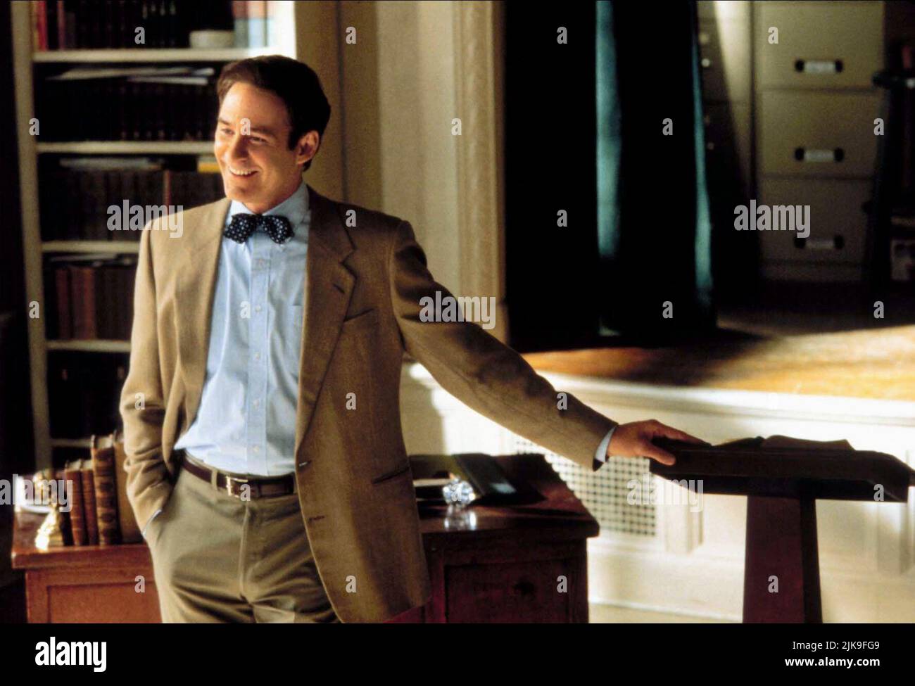 Kevin Kline Film: In & Out (USA 1997) Characters: Howard Brackett  Director: Frank Oz 10 September 1997   **WARNING** This Photograph is for editorial use only and is the copyright of PARAMOUNT and/or the Photographer assigned by the Film or Production Company and can only be reproduced by publications in conjunction with the promotion of the above Film. A Mandatory Credit To PARAMOUNT is required. The Photographer should also be credited when known. No commercial use can be granted without written authority from the Film Company. Stock Photo