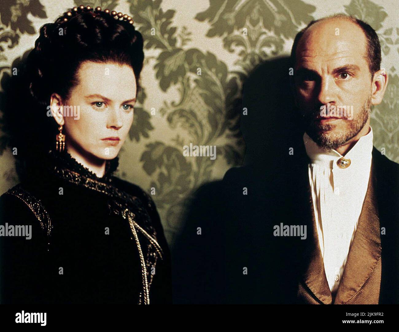 Nicole Kidman & John Malkovich Film: The Portrait Of A Lady (USA/UK 1996) Characters: Isabel Archer & Gilbert Osmond  / Based On The Book By Henry James Director: Jane Campion 28 August 1996   **WARNING** This Photograph is for editorial use only and is the copyright of PROPAGANDA FILMS and/or the Photographer assigned by the Film or Production Company and can only be reproduced by publications in conjunction with the promotion of the above Film. A Mandatory Credit To PROPAGANDA FILMS is required. The Photographer should also be credited when known. No commercial use can be granted without wri Stock Photo