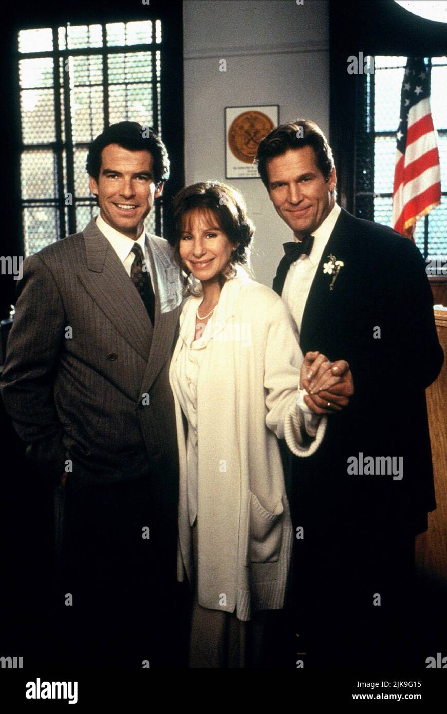 THE MIRROR HAS TWO FACES PIERCE BROSNAN, BARBRA STREISAND, JEFF BRIDGES  Date: 1996 Stock Photo - Alamy