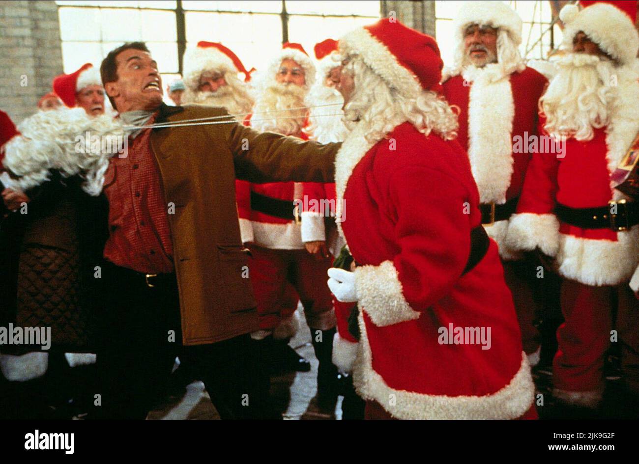 Arnold Schwarzenegger & James Belushi Film: Jingle All The Way (USA 1996) Characters: Howard Langston & Mall Santa  Director: Brian Levant 16 November 1996   **WARNING** This Photograph is for editorial use only and is the copyright of 20TH CENTURY FOX and/or the Photographer assigned by the Film or Production Company and can only be reproduced by publications in conjunction with the promotion of the above Film. A Mandatory Credit To 20TH CENTURY FOX is required. The Photographer should also be credited when known. No commercial use can be granted without written authority from the Film Compan Stock Photo