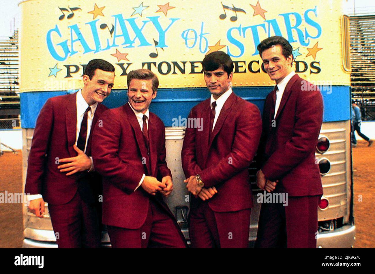 Ethan Embry Steve ,Zahn, Johnathon Schaech & Tom Everett Scott Film: That Thing You Do (1996) Characters: ,,Jimmy Mattingly & Guy Patterson  Director: Tom Hanks 14 September 1996   **WARNING** This Photograph is for editorial use only and is the copyright of 20TH CENTURY FOX and/or the Photographer assigned by the Film or Production Company and can only be reproduced by publications in conjunction with the promotion of the above Film. A Mandatory Credit To 20TH CENTURY FOX is required. The Photographer should also be credited when known. No commercial use can be granted without written authori Stock Photo