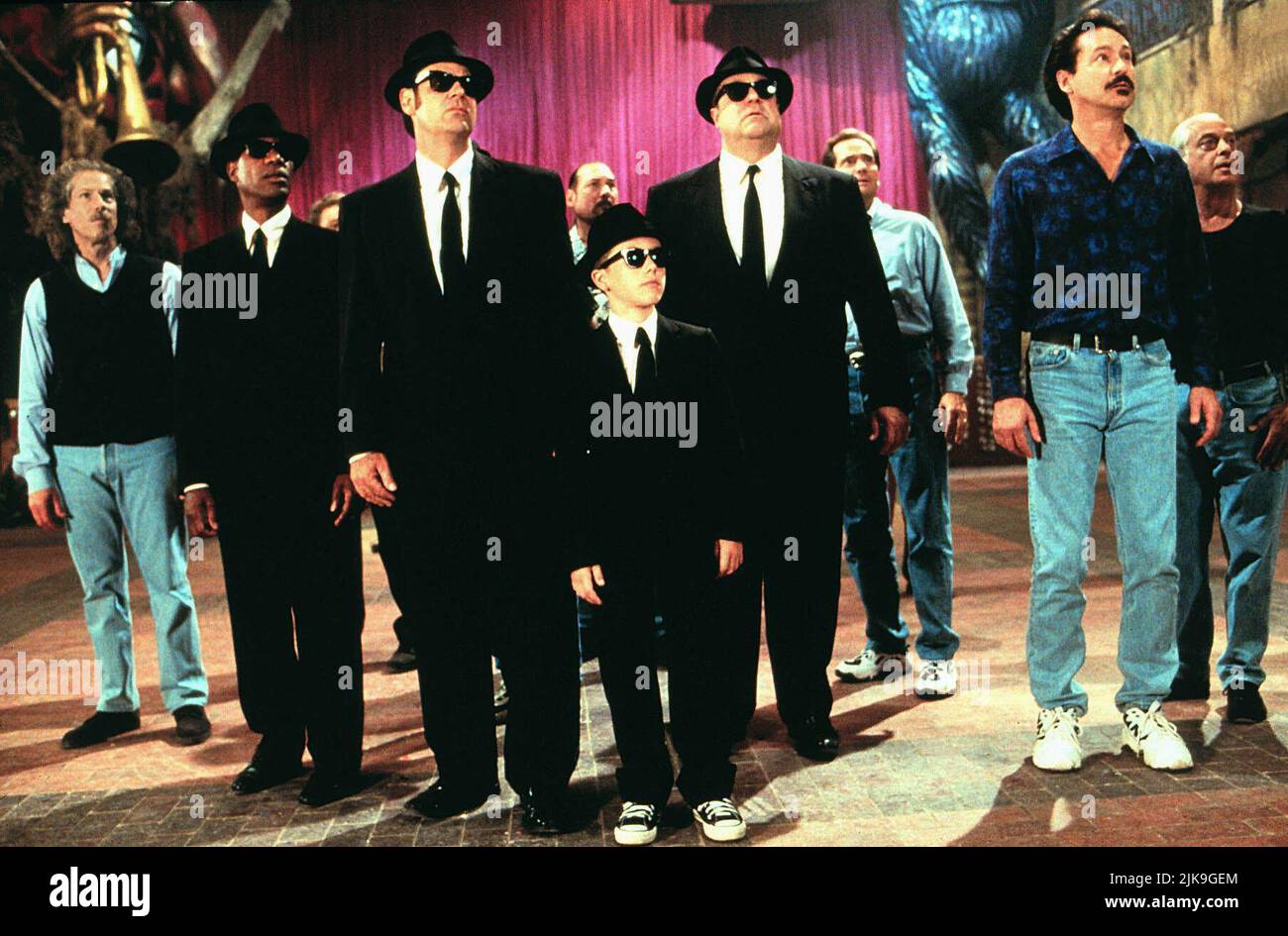 Joe Morton, Dan Aykroyd, John Goodman & J. Evan Bonifant Film: Blues Brothers 2000 (1998) Characters: Cabel Chamberlain,Elwood Blues,Mighty Mack McTeer & Buster  Director: John Landis 06 February 1998   **WARNING** This Photograph is for editorial use only and is the copyright of UNIVERSAL PICTURES and/or the Photographer assigned by the Film or Production Company and can only be reproduced by publications in conjunction with the promotion of the above Film. A Mandatory Credit To UNIVERSAL PICTURES is required. The Photographer should also be credited when known. No commercial use can be grant Stock Photo