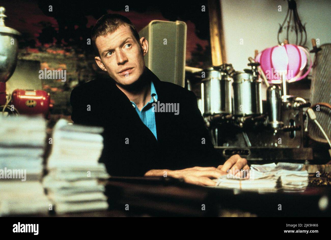 Jason Flemyng Film: Lock, Stock And Two Smoking Barrels (UK 1998) Characters: Tom  Director: Guy Ritchie 28 August 1998   **WARNING** This Photograph is for editorial use only and is the copyright of HANDMADE FILMS and/or the Photographer assigned by the Film or Production Company and can only be reproduced by publications in conjunction with the promotion of the above Film. A Mandatory Credit To HANDMADE FILMS is required. The Photographer should also be credited when known. No commercial use can be granted without written authority from the Film Company. Stock Photo