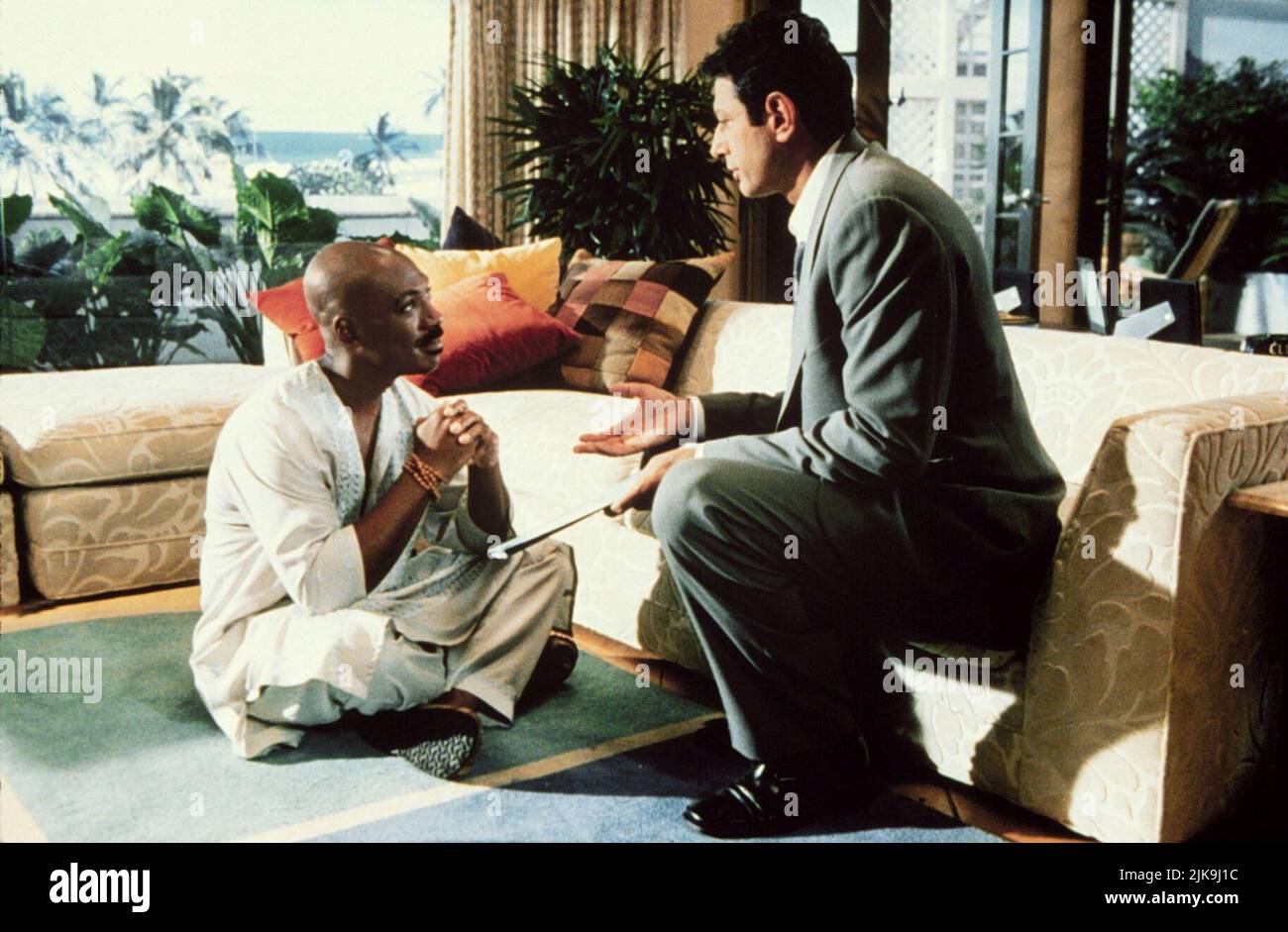 Eddie Murphy & Jeff Goldblum Film: Holy Man (USA 1998) Characters: G & Ricky Hayman  Director: Stephen Herek 09 October 1998   **WARNING** This Photograph is for editorial use only and is the copyright of TOUCHSTONE PICTURES and/or the Photographer assigned by the Film or Production Company and can only be reproduced by publications in conjunction with the promotion of the above Film. A Mandatory Credit To TOUCHSTONE PICTURES is required. The Photographer should also be credited when known. No commercial use can be granted without written authority from the Film Company. Stock Photo
