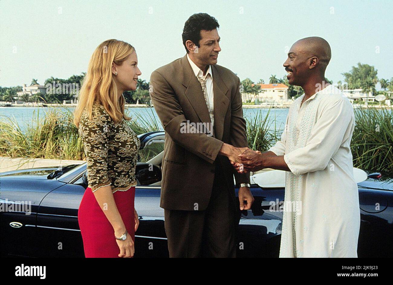 Kelly Preston, Jeff Goldblum & Eddie Murphy Film: Holy Man (USA 1998) Characters: Kate Newell,Ricky Hayman,G  Director: Stephen Herek 09 October 1998   **WARNING** This Photograph is for editorial use only and is the copyright of TOUCHSTONE PICTURES and/or the Photographer assigned by the Film or Production Company and can only be reproduced by publications in conjunction with the promotion of the above Film. A Mandatory Credit To TOUCHSTONE PICTURES is required. The Photographer should also be credited when known. No commercial use can be granted without written authority from the Film Compan Stock Photo