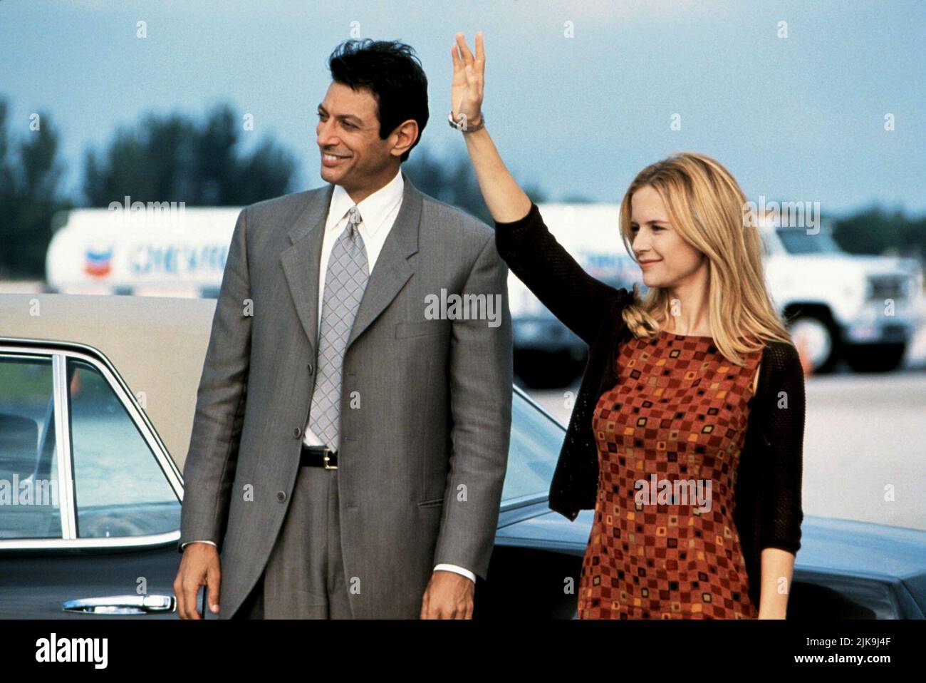 Jeff Goldblum & Kelly Preston Film: Holy Man (USA 1998) Characters: Ricky Hayman & Kate Newell  Director: Stephen Herek 09 October 1998   **WARNING** This Photograph is for editorial use only and is the copyright of TOUCHSTONE PICTURES and/or the Photographer assigned by the Film or Production Company and can only be reproduced by publications in conjunction with the promotion of the above Film. A Mandatory Credit To TOUCHSTONE PICTURES is required. The Photographer should also be credited when known. No commercial use can be granted without written authority from the Film Company. Stock Photo