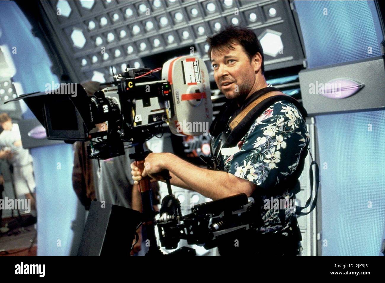 Jonathan Frakes Film: Star Trek: Insurrection (USA 1998) Characters: Commander William T. Riker  / Star Trek Ix Director: Jonathan Frakes 10 December 1998   **WARNING** This Photograph is for editorial use only and is the copyright of PARAMOUNT PICTURES and/or the Photographer assigned by the Film or Production Company and can only be reproduced by publications in conjunction with the promotion of the above Film. A Mandatory Credit To PARAMOUNT PICTURES is required. The Photographer should also be credited when known. No commercial use can be granted without written authority from the Film Com Stock Photo