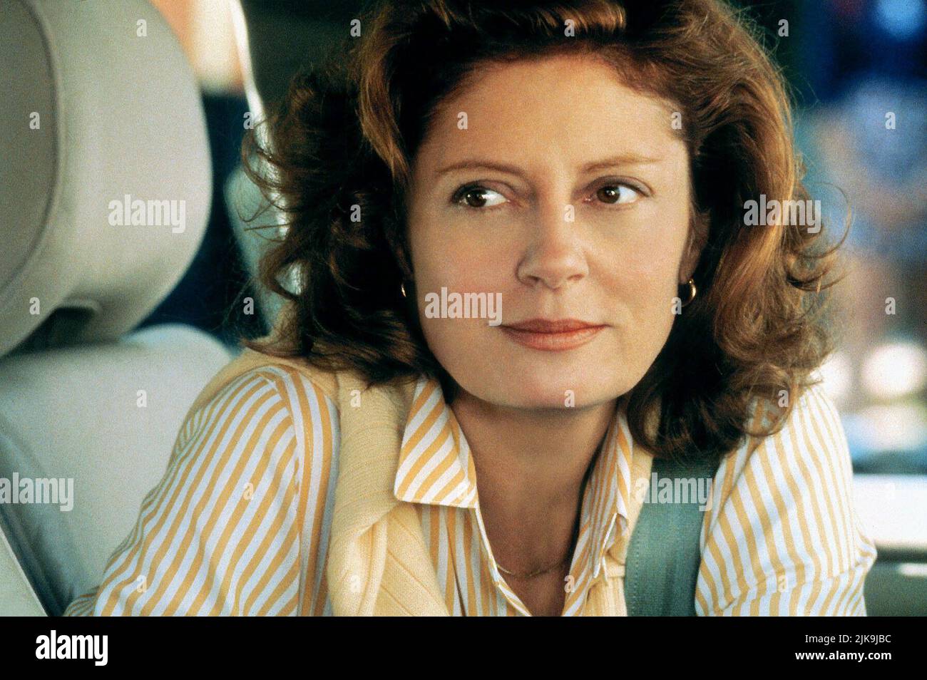 Susan Sarandon Film: Stepmom (1998) Characters: Jackie Harrison  Director: Chris Columbus 15 December 1998   **WARNING** This Photograph is for editorial use only and is the copyright of COLUMBIA and/or the Photographer assigned by the Film or Production Company and can only be reproduced by publications in conjunction with the promotion of the above Film. A Mandatory Credit To COLUMBIA is required. The Photographer should also be credited when known. No commercial use can be granted without written authority from the Film Company. Stock Photo