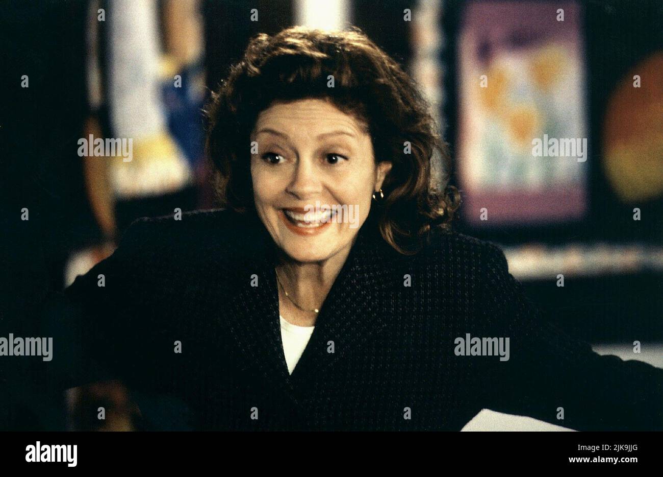 Susan Sarandon Film: Stepmom (1998) Characters: Jackie Harrison  Director: Chris Columbus 15 December 1998   **WARNING** This Photograph is for editorial use only and is the copyright of COLUMBIA and/or the Photographer assigned by the Film or Production Company and can only be reproduced by publications in conjunction with the promotion of the above Film. A Mandatory Credit To COLUMBIA is required. The Photographer should also be credited when known. No commercial use can be granted without written authority from the Film Company. Stock Photo