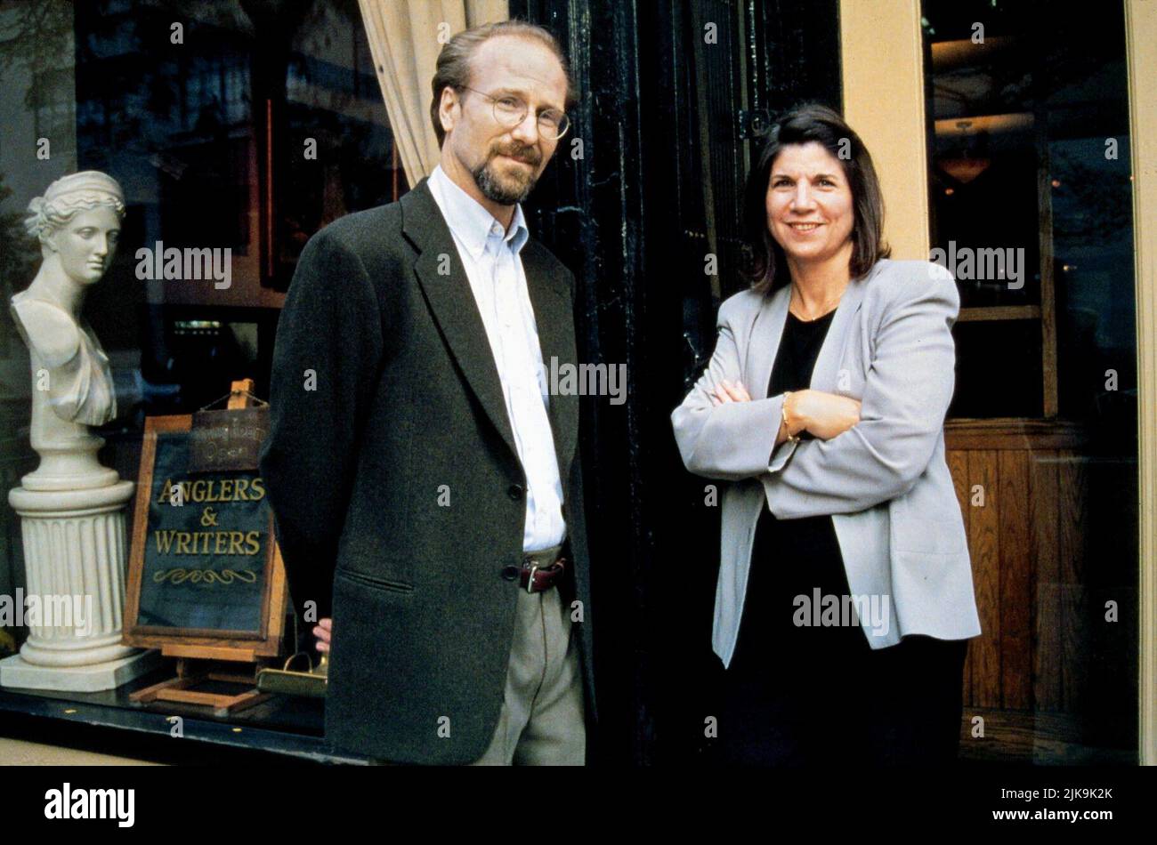 William Hurt & Anna Quindlen Film: One True Thing (USA 1998) Characters: George Gulden &  Director: Carl Franklin 18 September 1998   **WARNING** This Photograph is for editorial use only and is the copyright of UNIVERSAL and/or the Photographer assigned by the Film or Production Company and can only be reproduced by publications in conjunction with the promotion of the above Film. A Mandatory Credit To UNIVERSAL is required. The Photographer should also be credited when known. No commercial use can be granted without written authority from the Film Company. Stock Photo