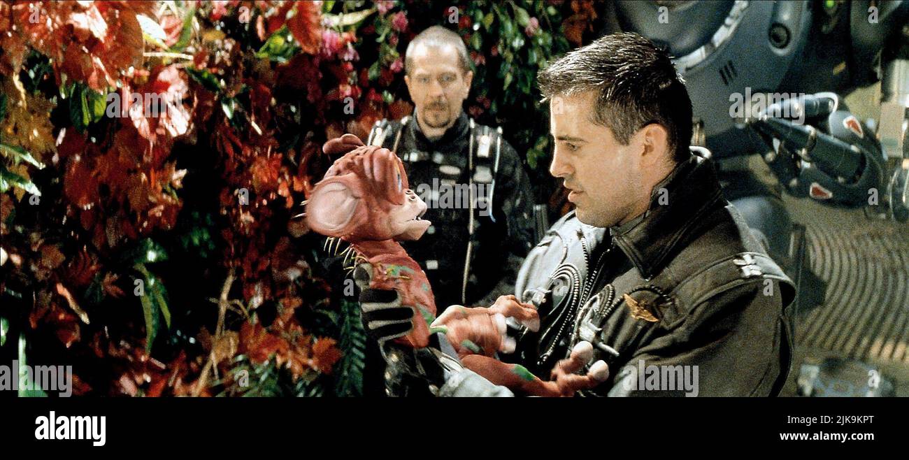 Blopp, Gary Oldman & Matt Leblanc Film: Lost In Space (USA 1998) Characters: ,Spider Smith & Maj. Don West  Director: Stephen Hopkins 03 April 1998   **WARNING** This Photograph is for editorial use only and is the copyright of NEW LINE CINEMA and/or the Photographer assigned by the Film or Production Company and can only be reproduced by publications in conjunction with the promotion of the above Film. A Mandatory Credit To NEW LINE CINEMA is required. The Photographer should also be credited when known. No commercial use can be granted without written authority from the Film Company. Stock Photo