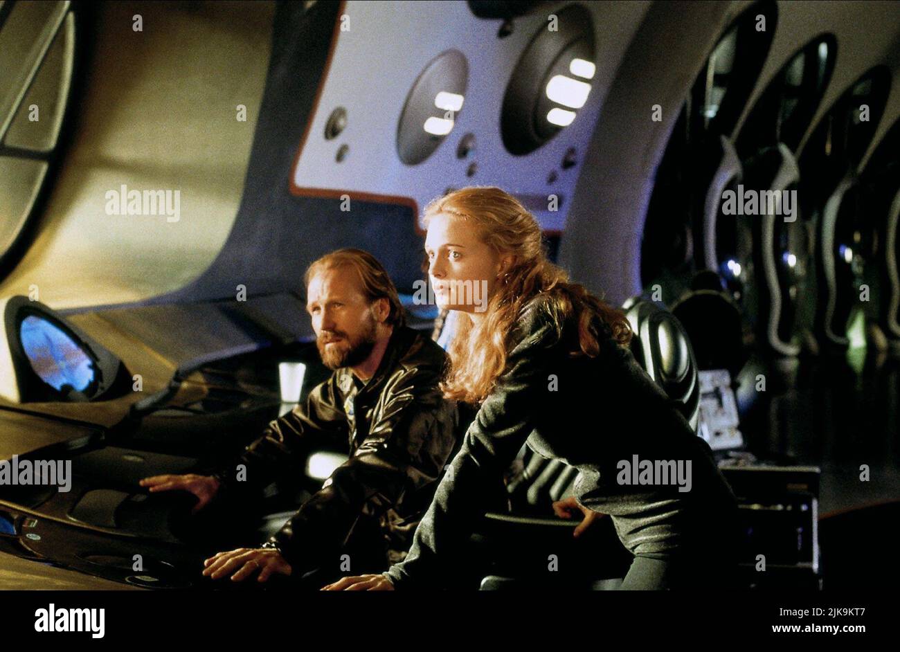 William Hurt & Heather Graham Film: Lost In Space (USA 1998) Characters: Prof. John Robinson & Dr. Judy Robinson  Director: Stephen Hopkins 03 April 1998   **WARNING** This Photograph is for editorial use only and is the copyright of NEW LINE CINEMA and/or the Photographer assigned by the Film or Production Company and can only be reproduced by publications in conjunction with the promotion of the above Film. A Mandatory Credit To NEW LINE CINEMA is required. The Photographer should also be credited when known. No commercial use can be granted without written authority from the Film Company. Stock Photo