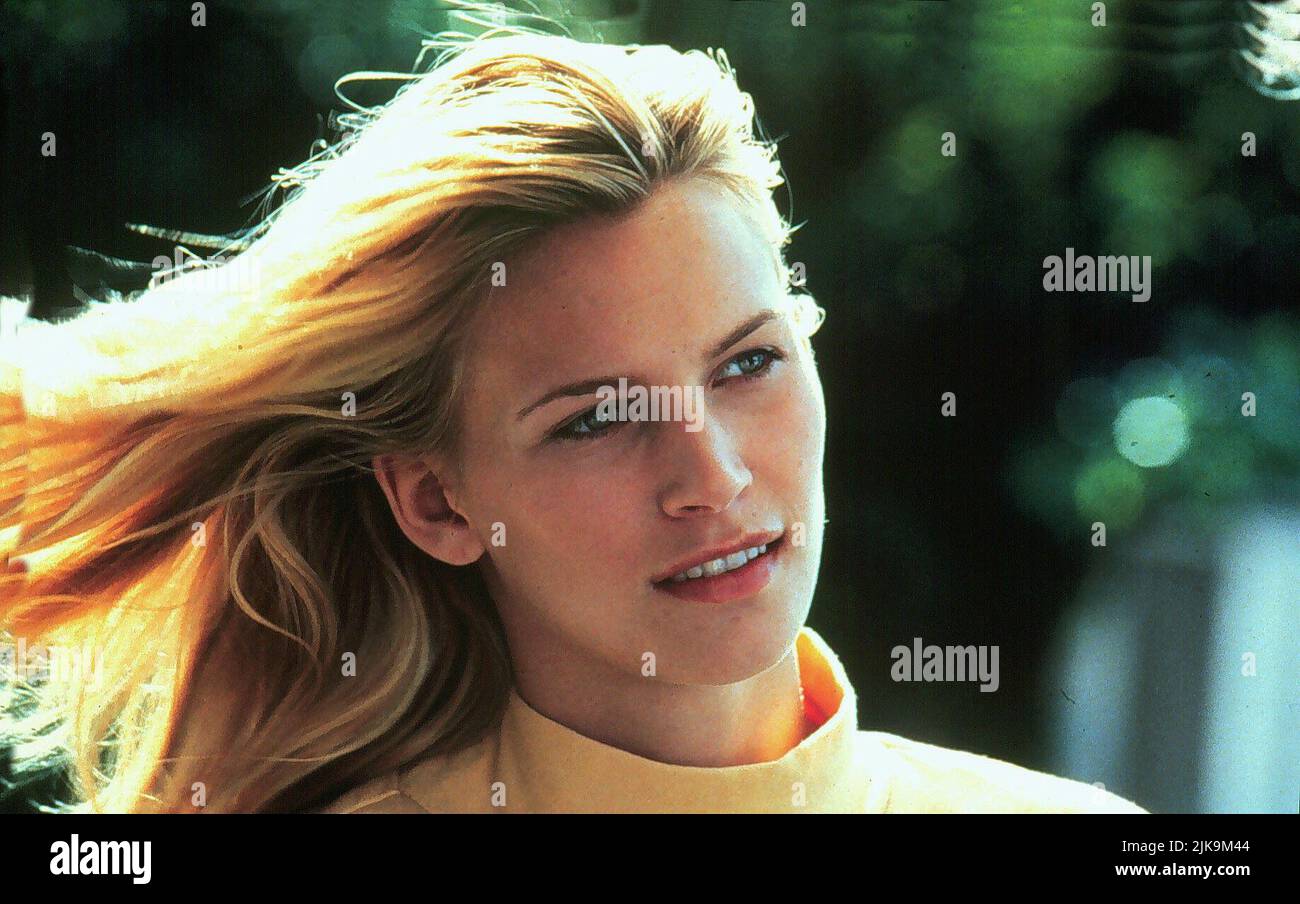 Natasha Henstridge Film: Species (USA 1995) Characters: Sil Director 