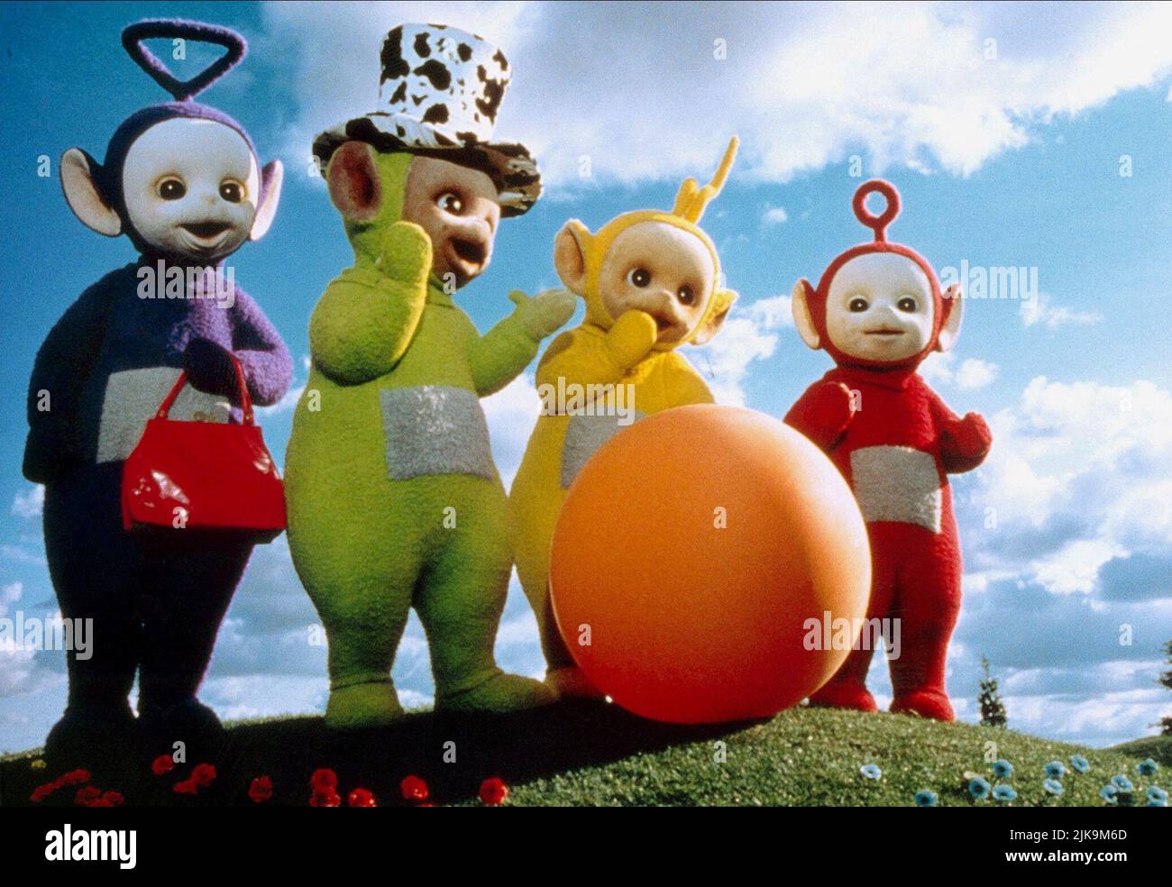 Tinky-Winky, Laa-Laa, Dipsy & Po Television: Teletubbies (TV-Serie)   Uk 1997–2001, 24 March 1997   **WARNING** This Photograph is for editorial use only and is the copyright of BBC and/or the Photographer assigned by the Film or Production Company and can only be reproduced by publications in conjunction with the promotion of the above Film. A Mandatory Credit To BBC is required. The Photographer should also be credited when known. No commercial use can be granted without written authority from the Film Company. Stock Photo