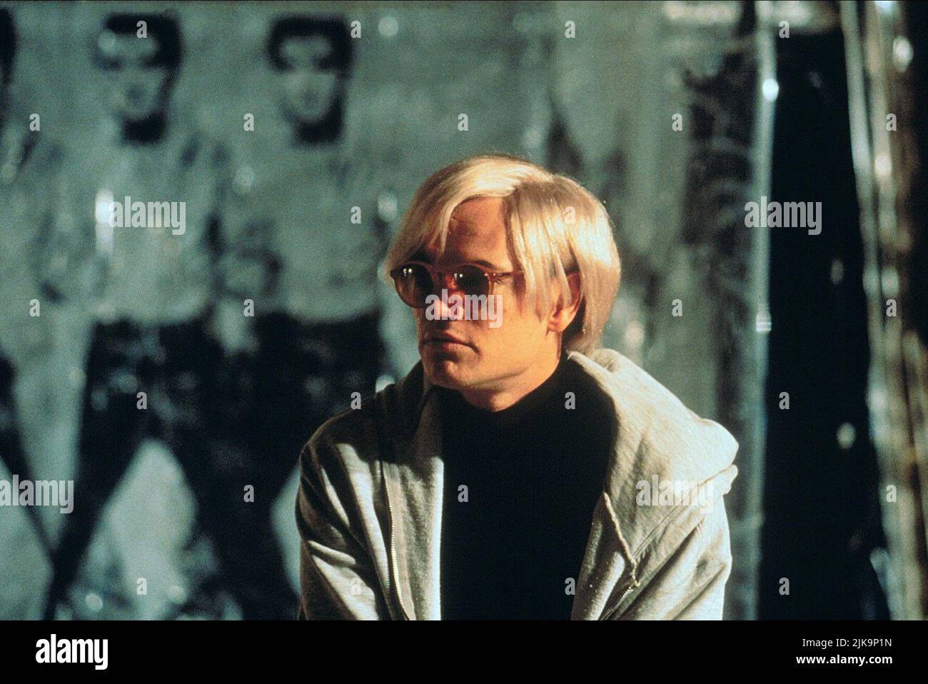 Jared Harris Film: I Shot Andy Warhol (USA/UK 1996) Characters: Andy Warhol  Director: Mary Harron 20 January 1996   **WARNING** This Photograph is for editorial use only and is the copyright of SAMUEL GOLDWYN COMPANY and/or the Photographer assigned by the Film or Production Company and can only be reproduced by publications in conjunction with the promotion of the above Film. A Mandatory Credit To SAMUEL GOLDWYN COMPANY is required. The Photographer should also be credited when known. No commercial use can be granted without written authority from the Film Company. Stock Photo