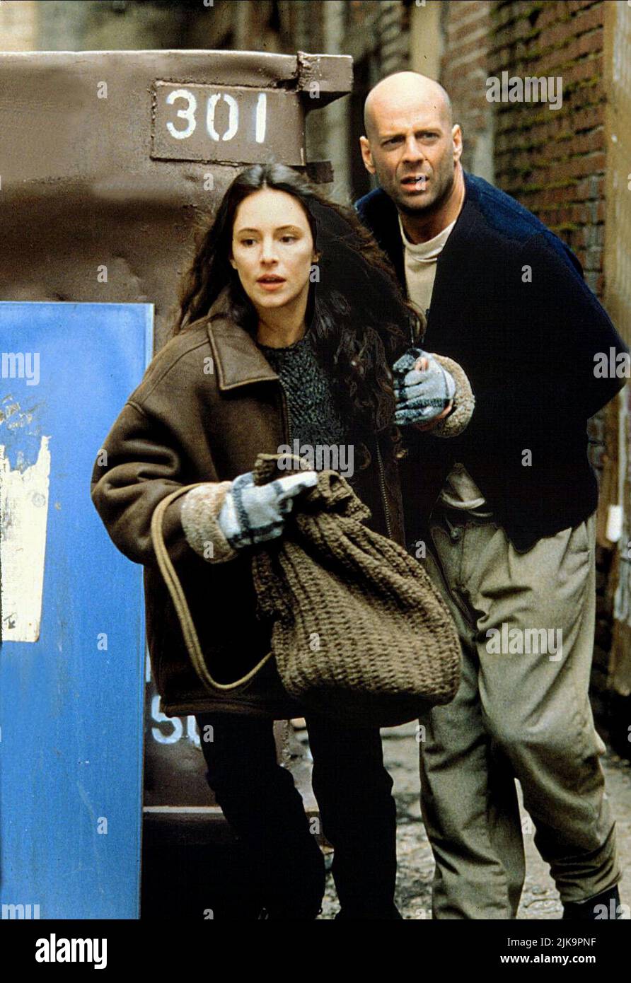 Madeleine Stowe & Bruce Willis Film: Twelve Monkeys; 12 Monkeys (1995) Characters: Kathryn Railly & James Cole  Director: Terry Gilliam 27 December 1995   **WARNING** This Photograph is for editorial use only and is the copyright of UNIVERSAL and/or the Photographer assigned by the Film or Production Company and can only be reproduced by publications in conjunction with the promotion of the above Film. A Mandatory Credit To UNIVERSAL is required. The Photographer should also be credited when known. No commercial use can be granted without written authority from the Film Company. Stock Photo