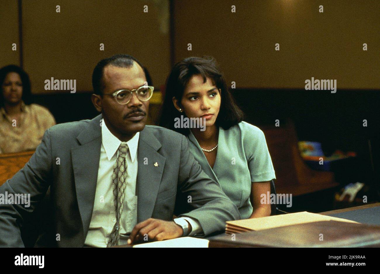 Samuel L. Jackson, Halle Berry Film: Losing Isaiah (1995) Characters: Kadar Lewis,Khaila Richards  Director: Stephen Gyllenhaal 17 March 1995   **WARNING** This Photograph is for editorial use only and is the copyright of PARAMOUNT and/or the Photographer assigned by the Film or Production Company and can only be reproduced by publications in conjunction with the promotion of the above Film. A Mandatory Credit To PARAMOUNT is required. The Photographer should also be credited when known. No commercial use can be granted without written authority from the Film Company. Stock Photo