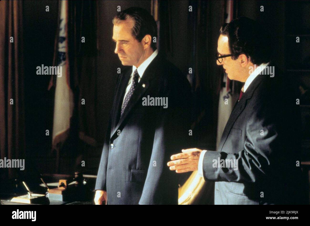 Beau Bridges & Ron Silver Film: Kissinger And Nixon (TV-Film) Characters: Richard Nixon & Henry A. Kissinger  Usa/Can 1995, Director: Daniel Petrie 10 December 1995   **WARNING** This Photograph is for editorial use only and is the copyright of TNT and/or the Photographer assigned by the Film or Production Company and can only be reproduced by publications in conjunction with the promotion of the above Film. A Mandatory Credit To TNT is required. The Photographer should also be credited when known. No commercial use can be granted without written authority from the Film Company. Stock Photo