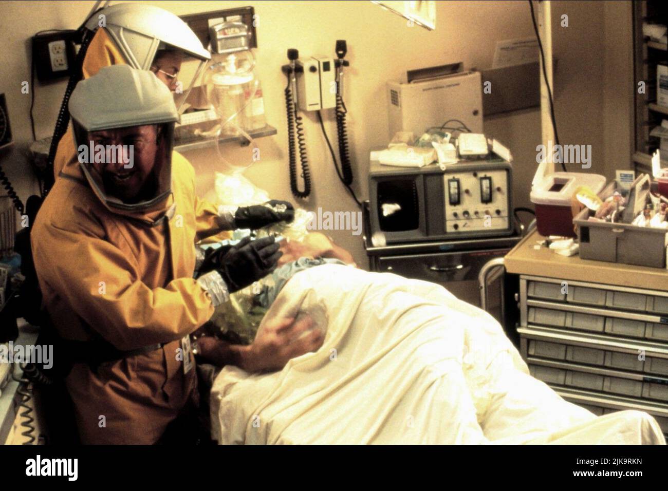 Dustin Hoffman Film: Outbreak (USA 1995) Characters: Col. Sam Daniels  Director: Wolfgang Petersen 06 March 1995   **WARNING** This Photograph is for editorial use only and is the copyright of WARNER BROS. and/or the Photographer assigned by the Film or Production Company and can only be reproduced by publications in conjunction with the promotion of the above Film. A Mandatory Credit To WARNER BROS. is required. The Photographer should also be credited when known. No commercial use can be granted without written authority from the Film Company. Stock Photo