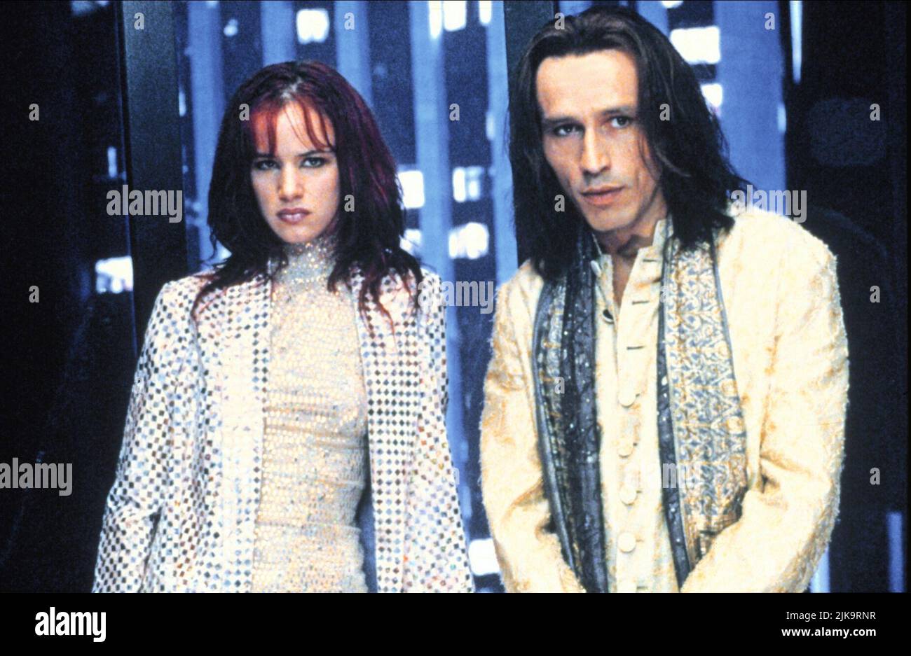 Juliette Lewis & Michael Wincott Film: Strange Days (USA 1995) Characters: Faith Justin,Philo Gant  Director: Kathryn Bigelow 06 September 1995   **WARNING** This Photograph is for editorial use only and is the copyright of 20TH CENTURY FOX and/or the Photographer assigned by the Film or Production Company and can only be reproduced by publications in conjunction with the promotion of the above Film. A Mandatory Credit To 20TH CENTURY FOX is required. The Photographer should also be credited when known. No commercial use can be granted without written authority from the Film Company. Stock Photo