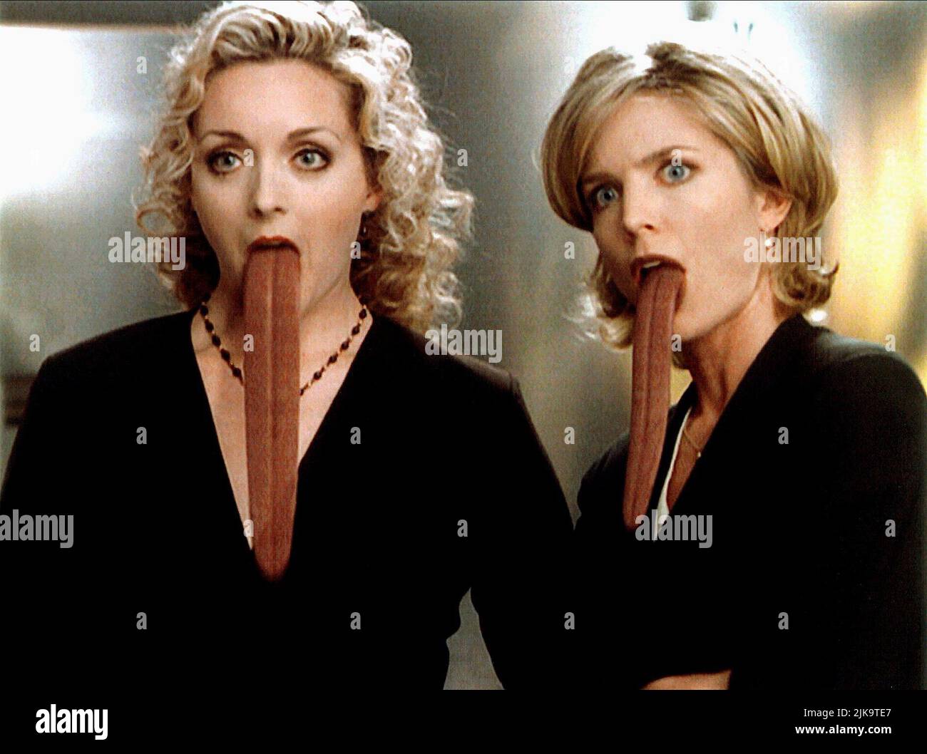 Jane Krakowski & Courtney Thorne-Smith Television: Ally Mcbeal (TV-Serie)   Usa 1997-2002, 08 September 1997   **WARNING** This Photograph is for editorial use only and is the copyright of 20TH CENTURY FOX TELEVISION and/or the Photographer assigned by the Film or Production Company and can only be reproduced by publications in conjunction with the promotion of the above Film. A Mandatory Credit To 20TH CENTURY FOX TELEVISION is required. The Photographer should also be credited when known. No commercial use can be granted without written authority from the Film Company. Stock Photo