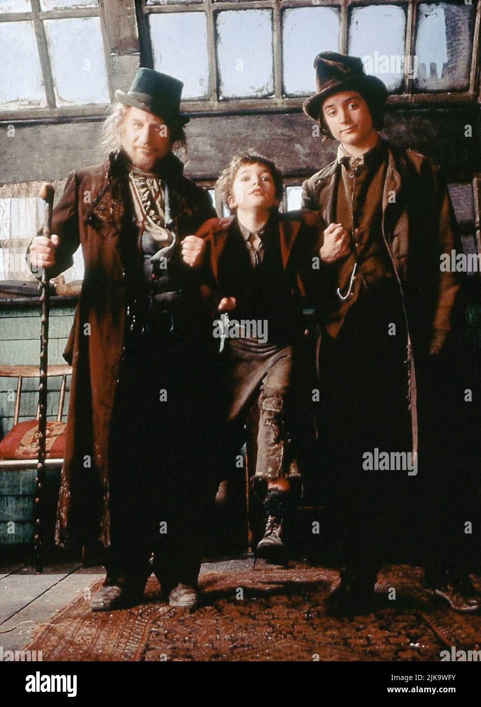 Richard Dreyfuss, Alex Trench & Elijah Wood Film: Oliver Twist (1997) Characters: Fagin,Oliver Twist & The Artful Dodger  Director: Tony Bill 16 November 1997   **WARNING** This Photograph is for editorial use only and is the copyright of DISNEY and/or the Photographer assigned by the Film or Production Company and can only be reproduced by publications in conjunction with the promotion of the above Film. A Mandatory Credit To DISNEY is required. The Photographer should also be credited when known. No commercial use can be granted without written authority from the Film Company. Stock Photo