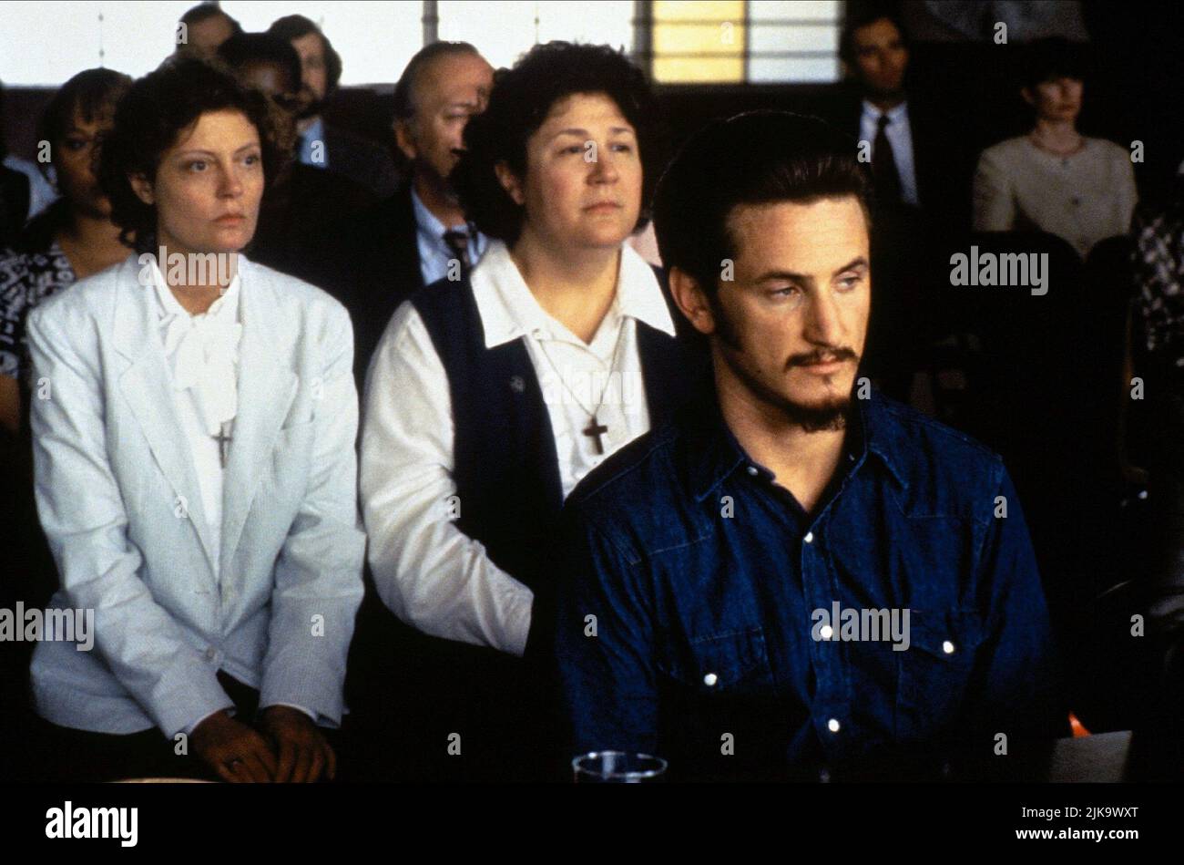 Susan Sarandon & Sean Penn Film: Dead Man Walking (USA/UK 1995) Characters: Sister Helen Prejean & Matthew Poncelet  Director: Tim Robbins 29 December 1995   **WARNING** This Photograph is for editorial use only and is the copyright of WORKING TITLE and/or the Photographer assigned by the Film or Production Company and can only be reproduced by publications in conjunction with the promotion of the above Film. A Mandatory Credit To WORKING TITLE is required. The Photographer should also be credited when known. No commercial use can be granted without written authority from the Film Company. Stock Photo