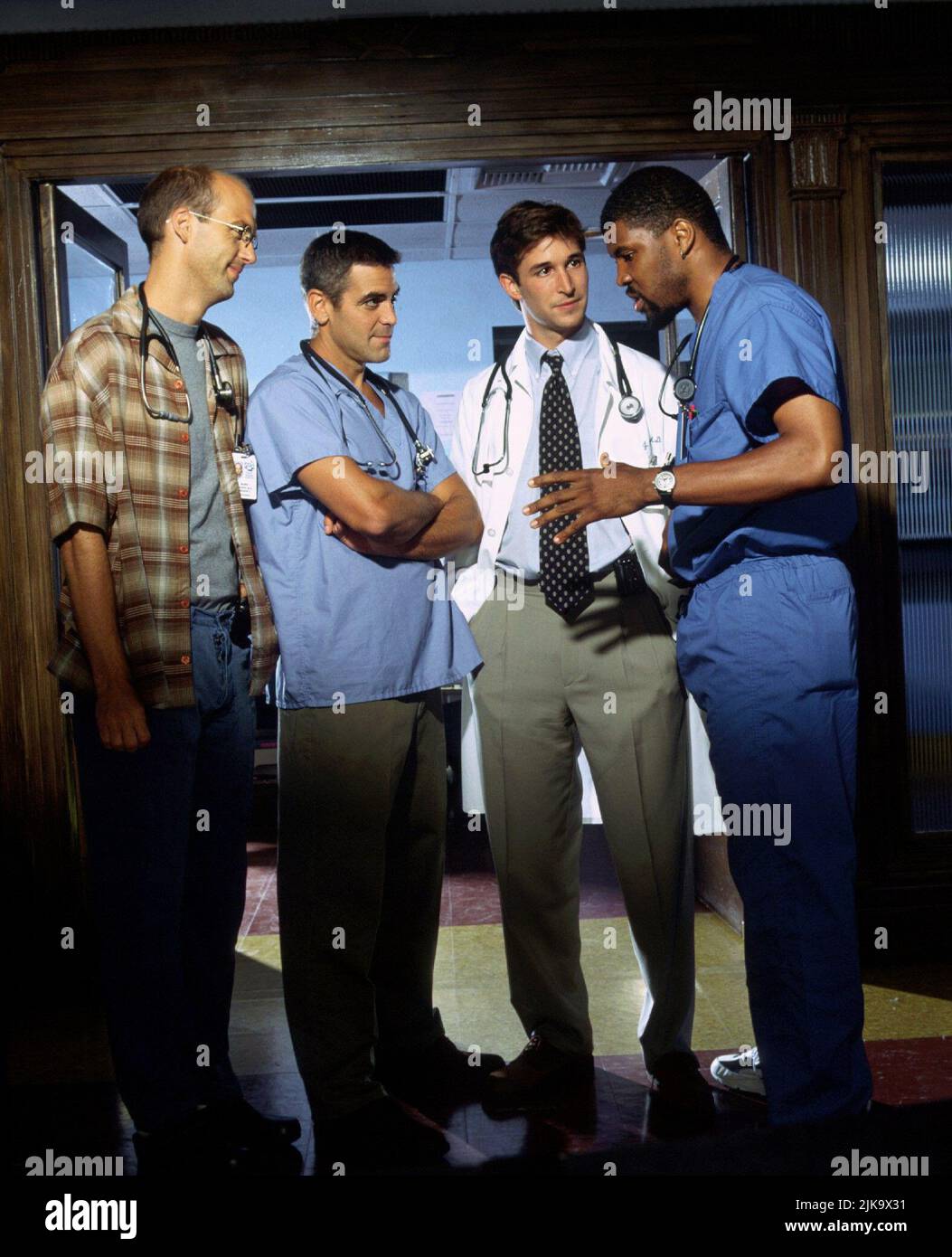 Anthony Edwards, George Clooney, Noah Wyle & Eriq La Salle Television: Er : Season 5; E.R. (TV-Serie) Characters: Dr. Mark Greene,Dr. Doug Ross,Dr. John Carter & Dr. Peter Benton  Usa 1994-2000, / 5. Staffel, Season 5 24 September 1998   **WARNING** This Photograph is for editorial use only and is the copyright of WARNER BROS. TELEVISION and/or the Photographer assigned by the Film or Production Company and can only be reproduced by publications in conjunction with the promotion of the above Film. A Mandatory Credit To WARNER BROS. TELEVISION is required. The Photographer should also be credit Stock Photo