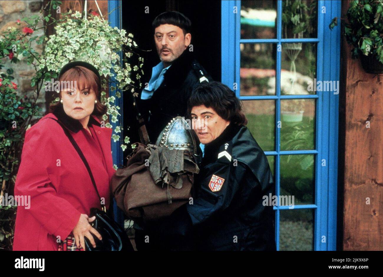 Muriel Robin, Jean Reno & Christian Clavier Film: Les Couloirs Du Temps: Les Visiteurs Ii; The Corridors Of Time: The Visitors Ii (Les couloirs du temps: Les visiteurs II) Characters: Frenegonde, Comte Godefroy de Montmirail, dit Godefroy le Hardi, Jacquouille la Fripouille  Fr 1998, Director: Jean-Marie Poire 11 February 1998   **WARNING** This Photograph is for editorial use only and is the copyright of GAUMONT and/or the Photographer assigned by the Film or Production Company and can only be reproduced by publications in conjunction with the promotion of the above Film. A Mandatory Credit T Stock Photo