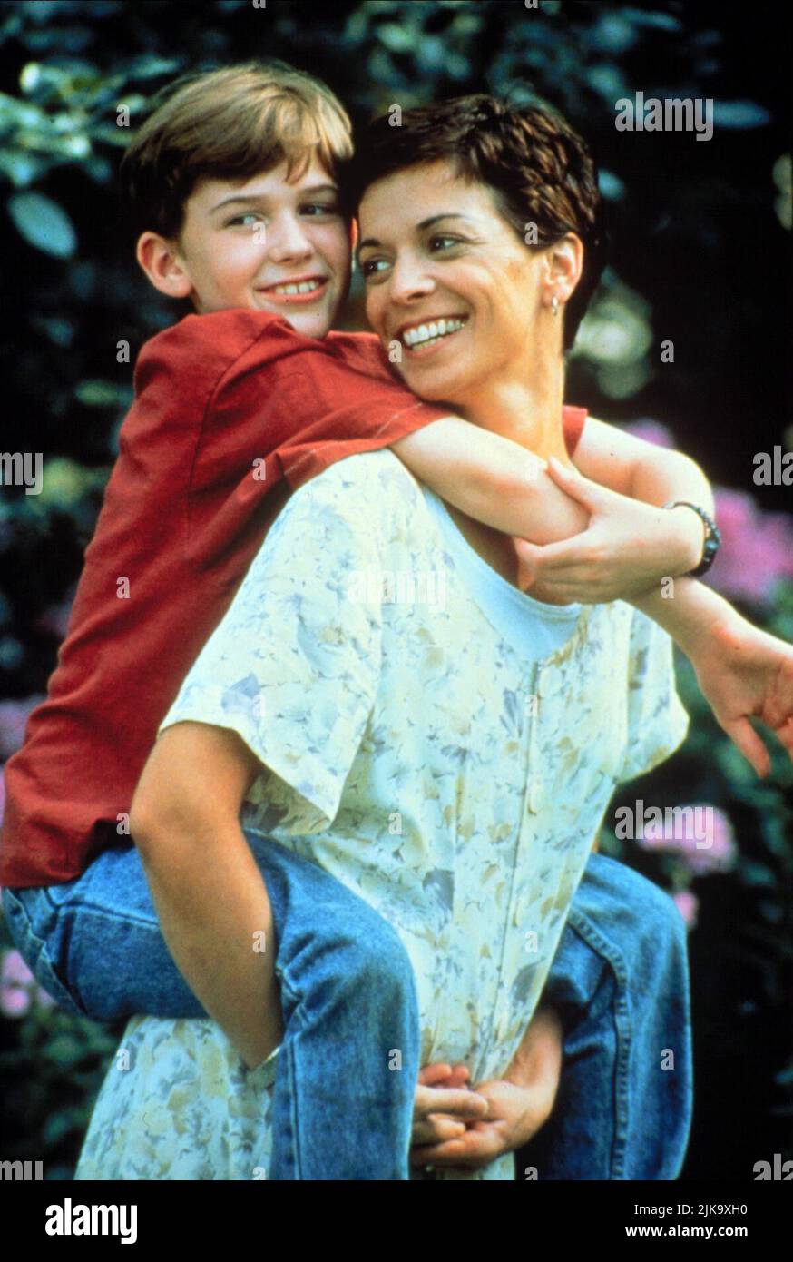 Annabella Sciorra & Joseph Mazzello Film The Cure (1997) Characters: Linda, Dexter Director: Peter Horton 21 April 1995 **WARNING** This Photograph is for editorial use only and is the copyright of UNIVERSAL