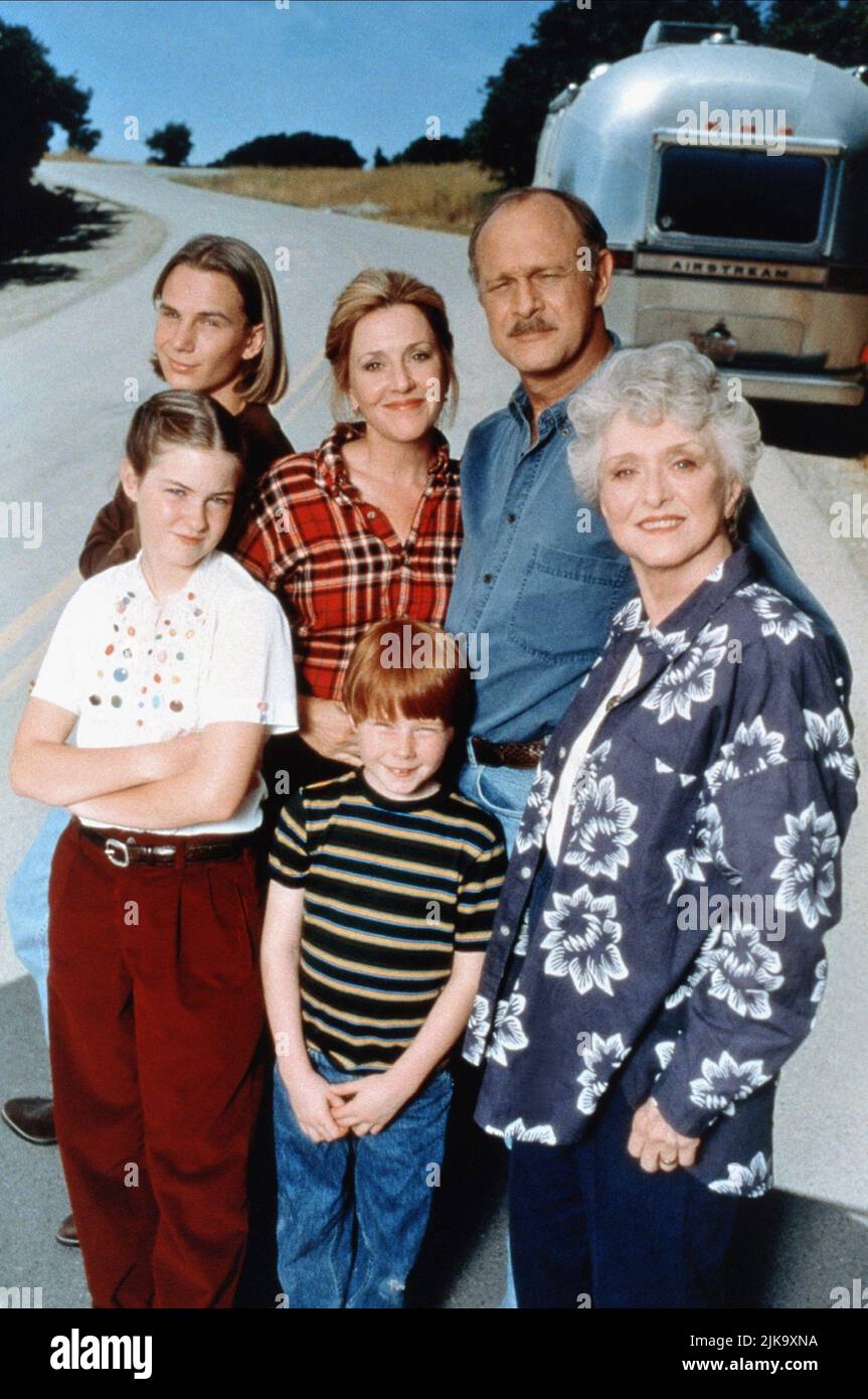 Sarah Schaub, Eddie Karr, Celeste Holm, Austin O'Brien, Wendy Phillips & Gerald Mcraney Television: Promised Land (1996) Characters: Dinah Greene, Nathaniel Greene, Hattie Greene, Joshua 'Josh' Greene, Claire Greene, Russell Greene  Director: Martha Williamson 17 September 1996   **WARNING** This Photograph is for editorial use only and is the copyright of CBS and/or the Photographer assigned by the Film or Production Company and can only be reproduced by publications in conjunction with the promotion of the above Film. A Mandatory Credit To CBS is required. The Photographer should also be cre Stock Photo